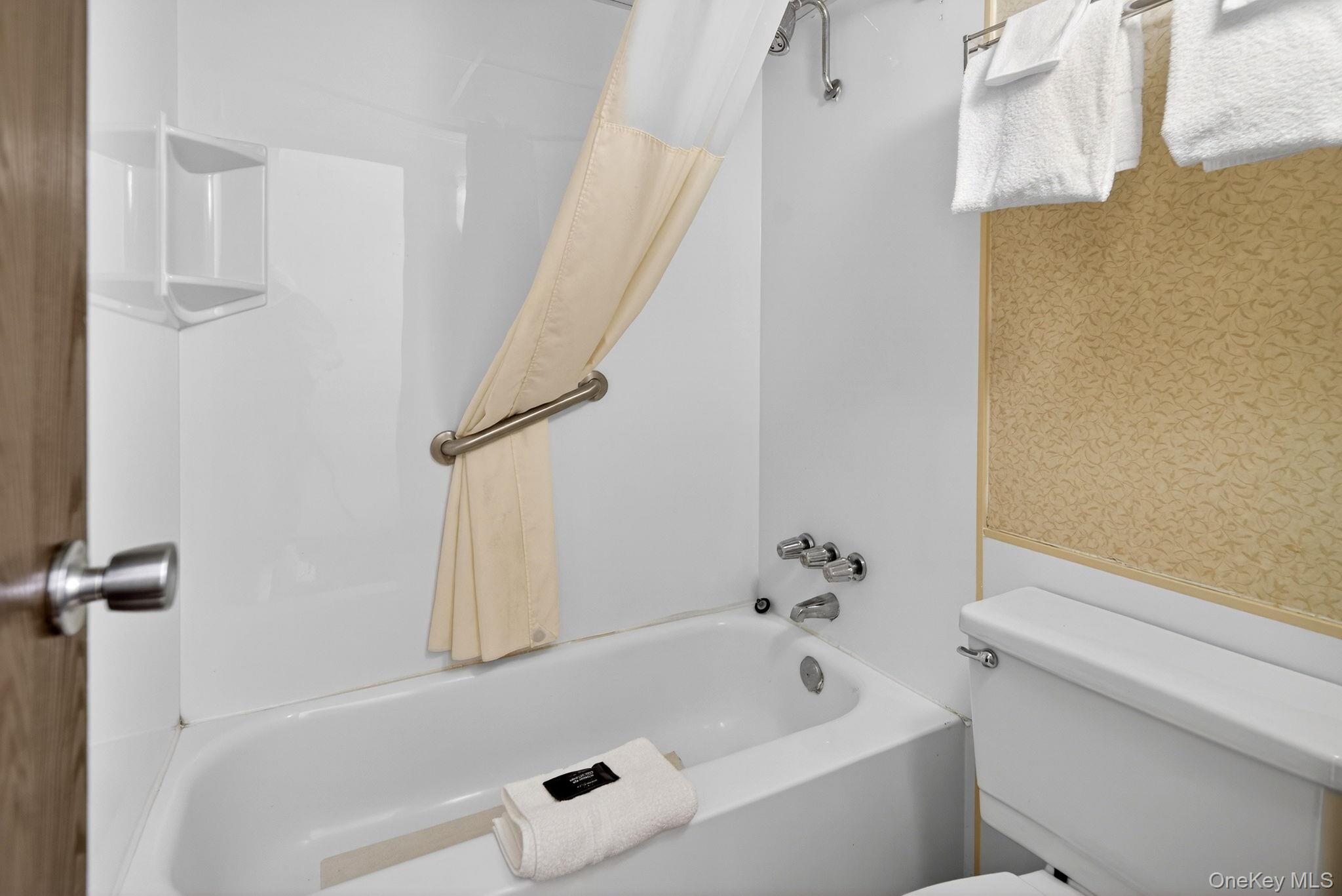 3 Watervliet Ave Ext, Colonie, NY 12206