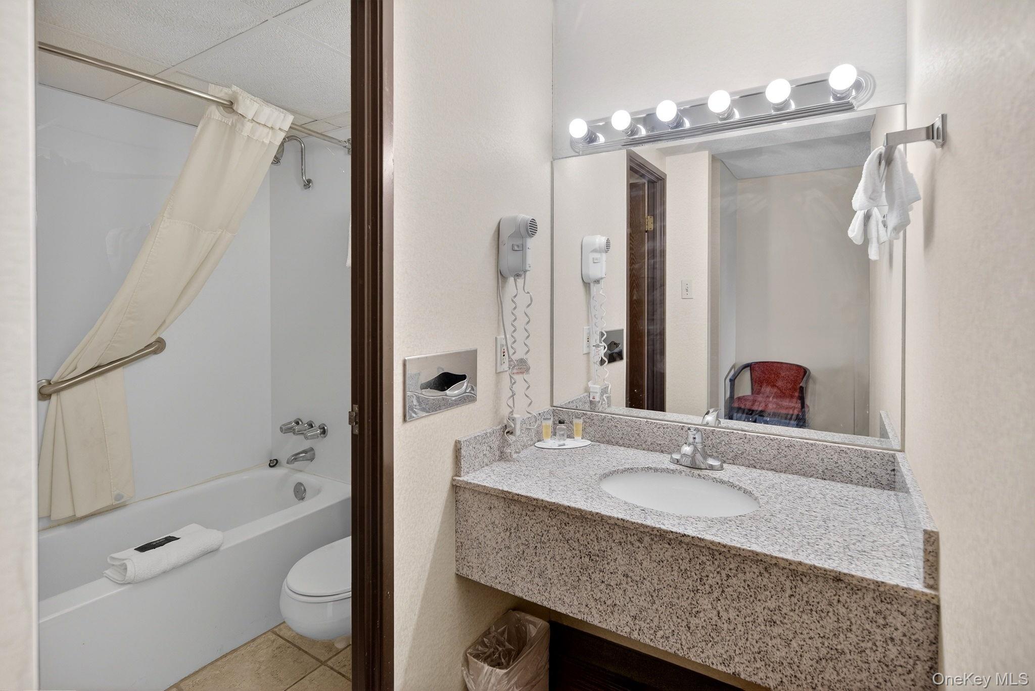 3 Watervliet Ave Ext, Colonie, NY 12206