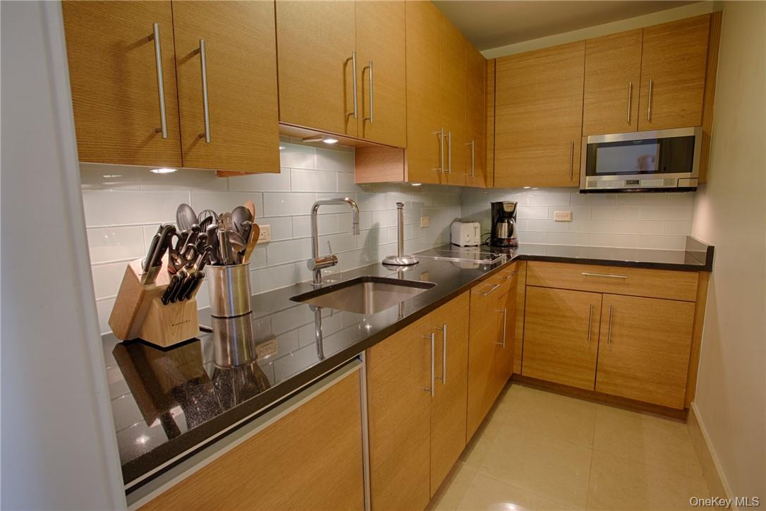 1 Renaissance Square # 8G, White Plains, NY 10601