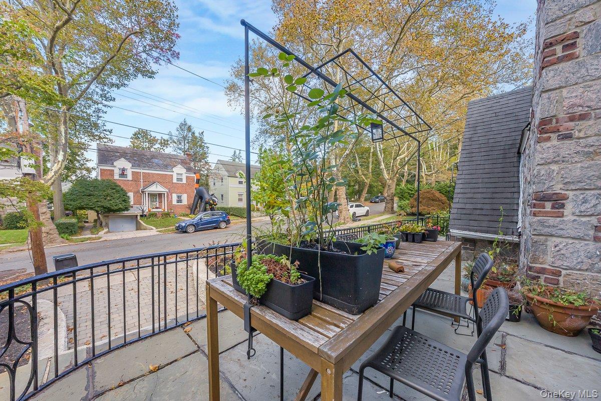 22 Palmer Ave, Mount Vernon, NY 10552