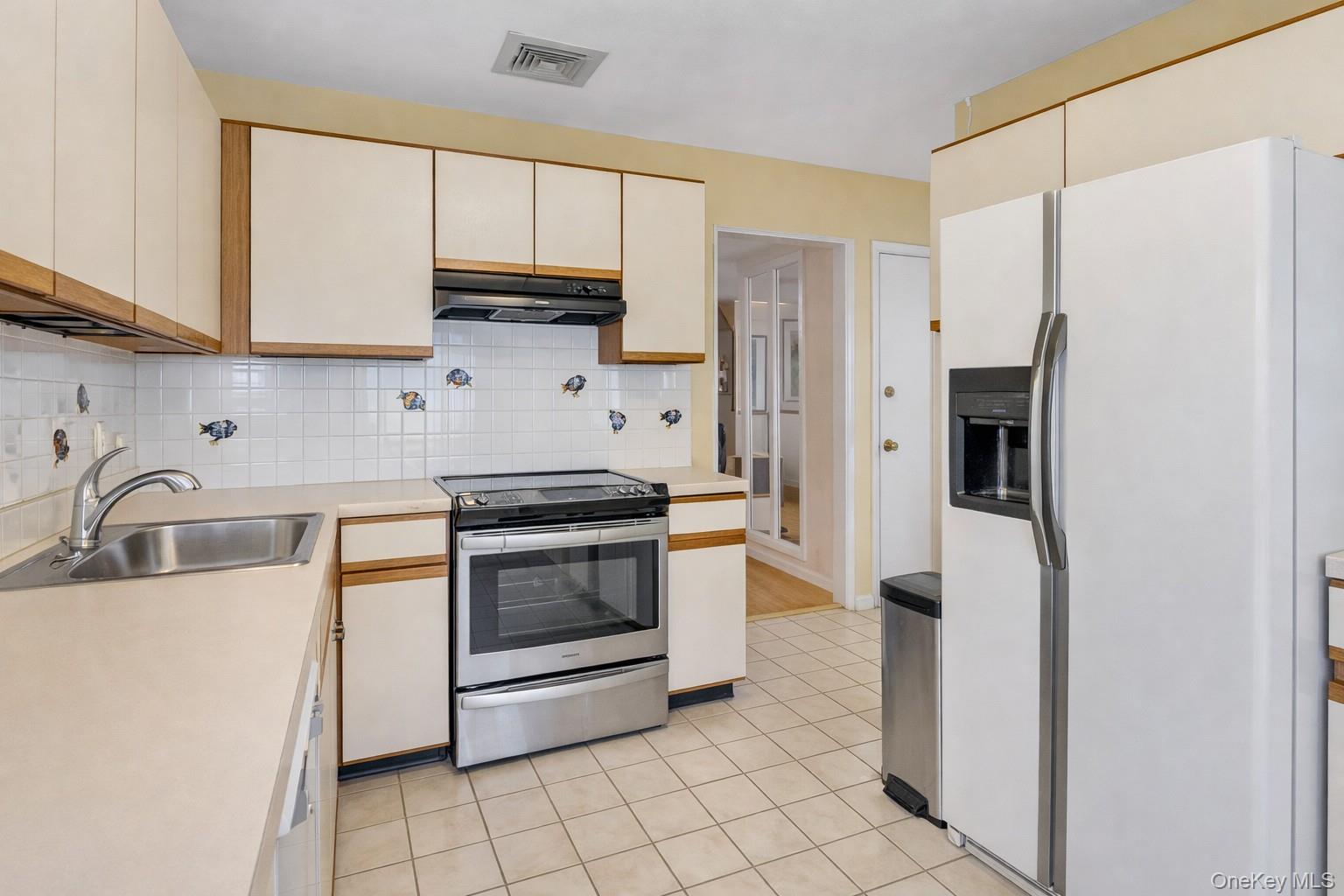 4069 Express Drive N, Ronkonkoma, NY 11779