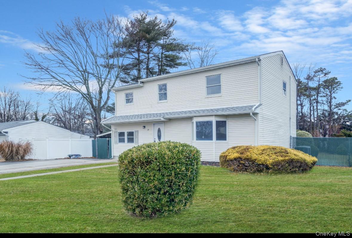 39 2nd Place, Central Islip, NY 11722