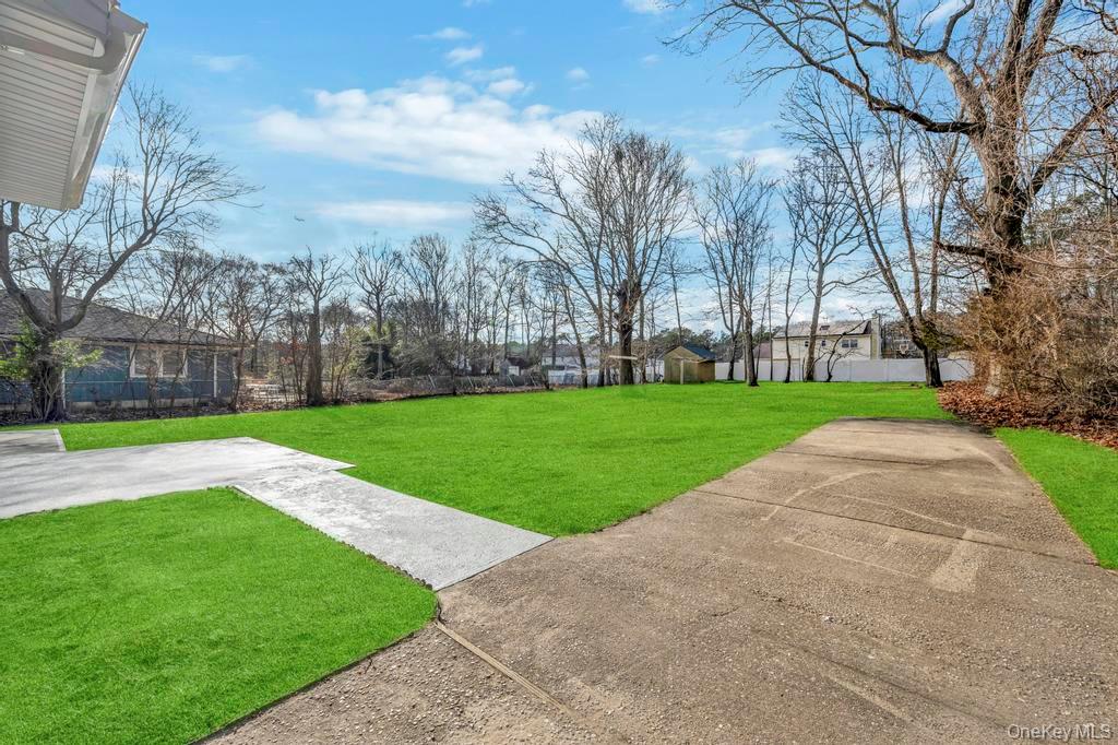 4 Dourland Road, Medford, NY 11763