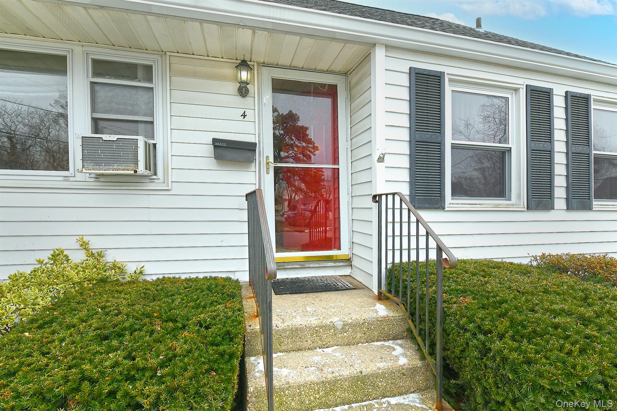 4 Deepdale Drive, Brentwood, NY 11717