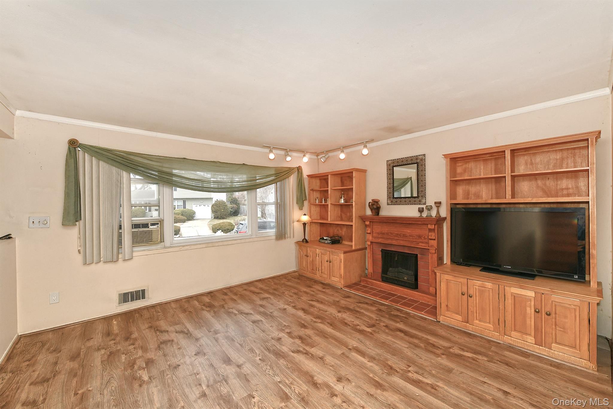 4 Deepdale Drive, Brentwood, NY 11717