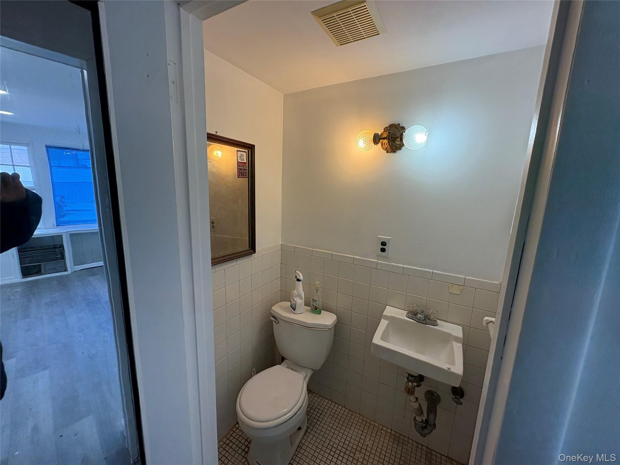 27 W Hawthorne Avenue, Valley Stream, NY 11580