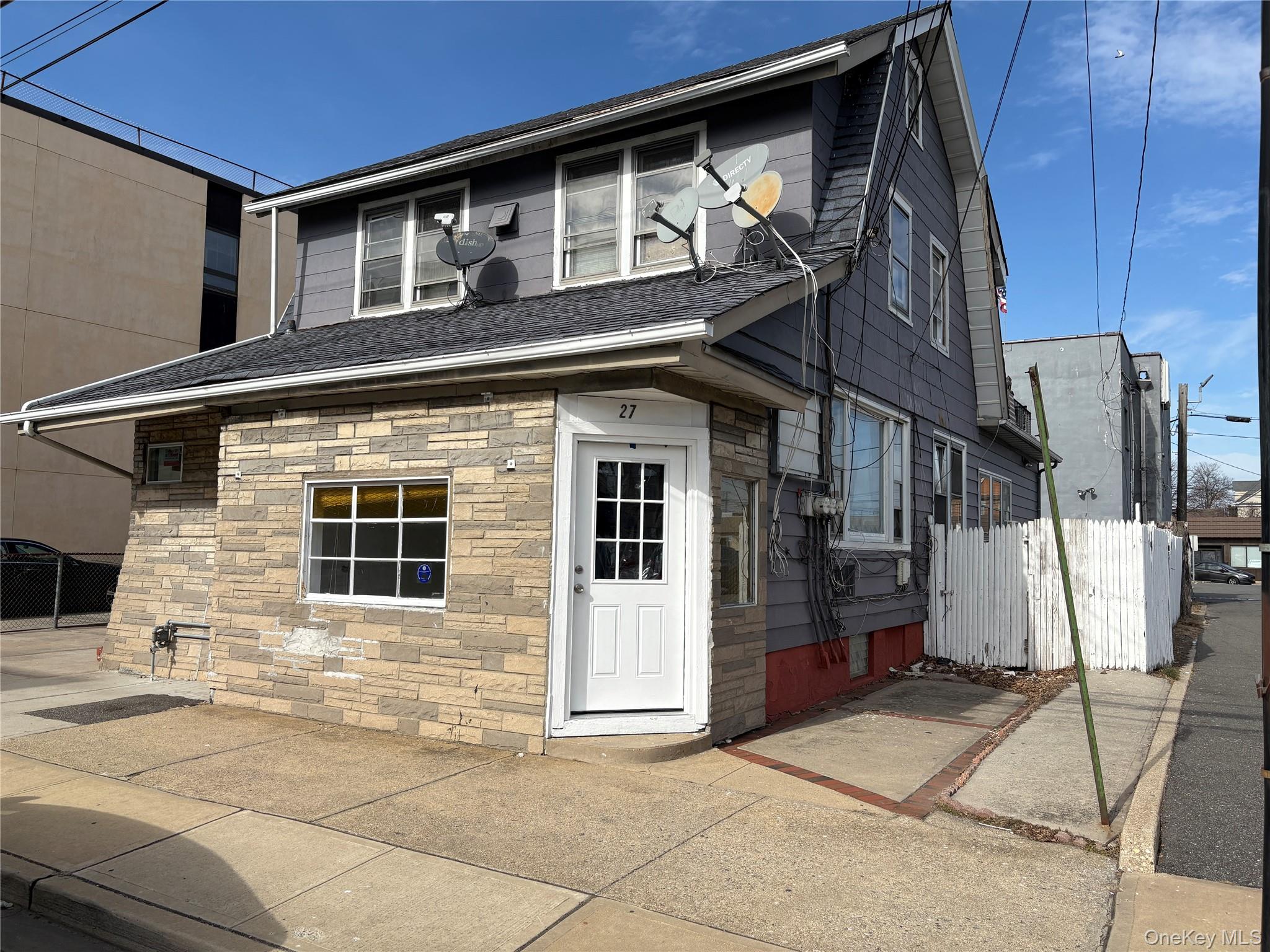 27 W Hawthorne Avenue, Valley Stream, NY 11580