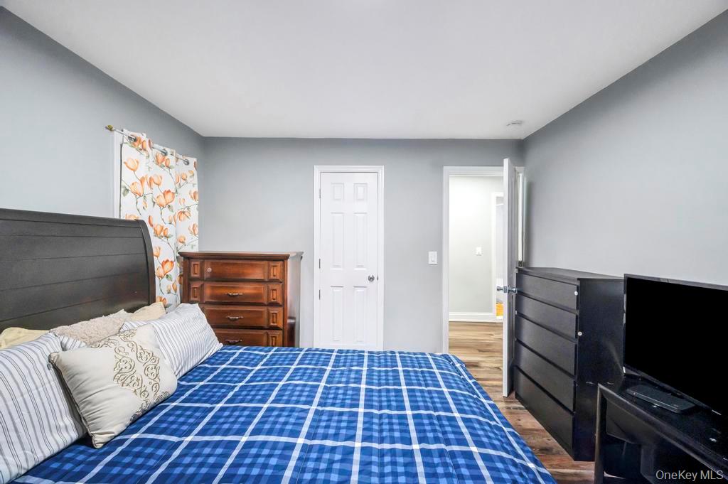 39 Andrews Avenue, Wheatley Heights, NY 11798