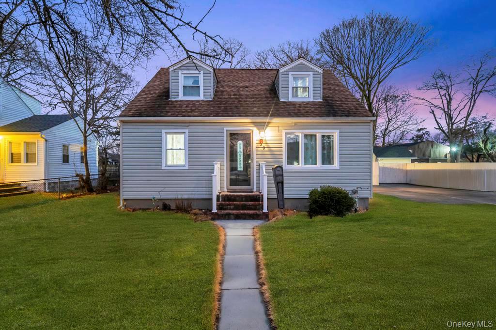 39 Andrews Avenue, Wheatley Heights, NY 11798