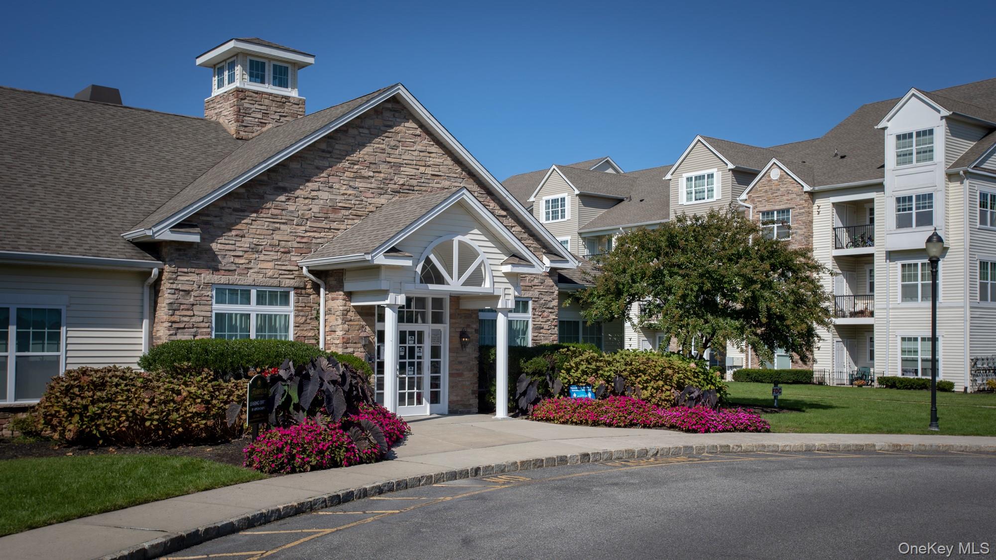 1 Charles Pond Drive # 9-936, Coram, NY 11727