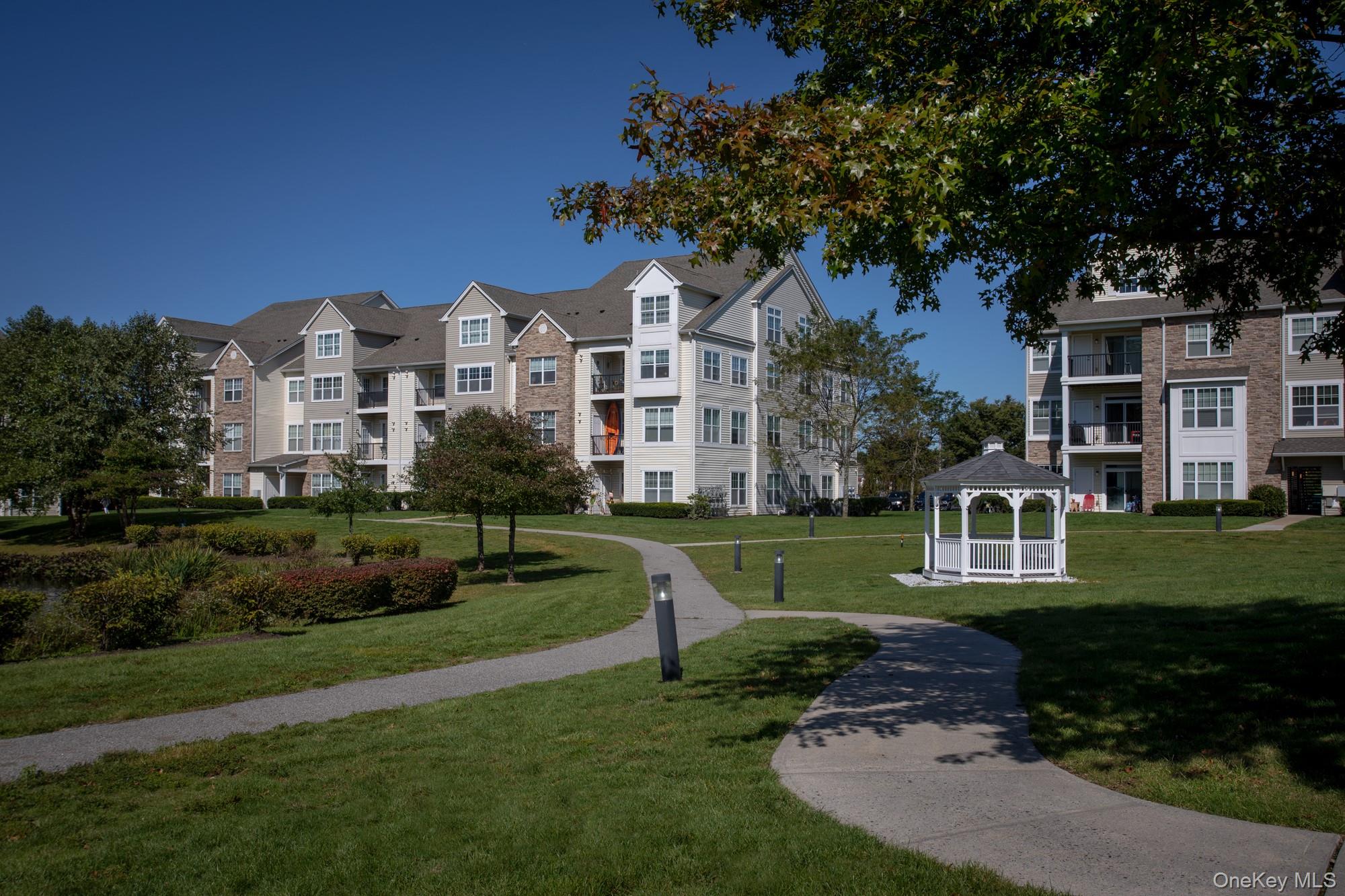 1 Charles Pond Drive # 7-738, Islip, NY 11727