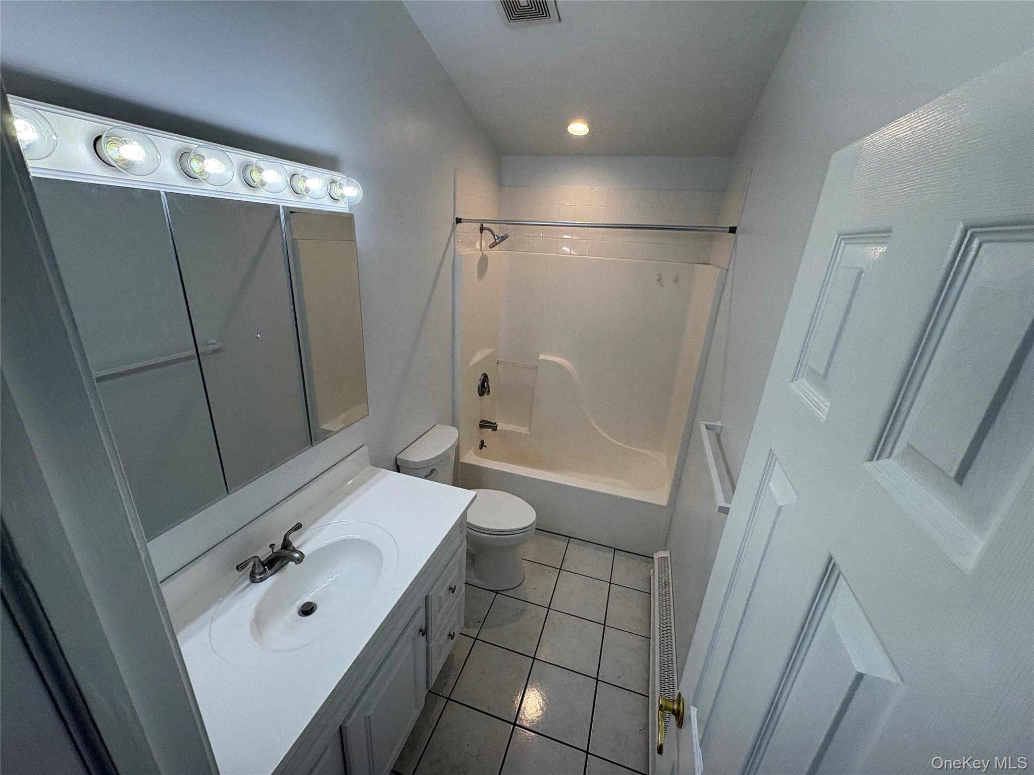 10 Matsunaye Drive, Medford, NY 11763