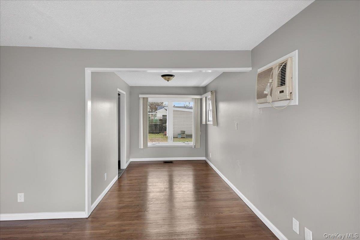 21 Somerset Road N, Amityville, NY 11701