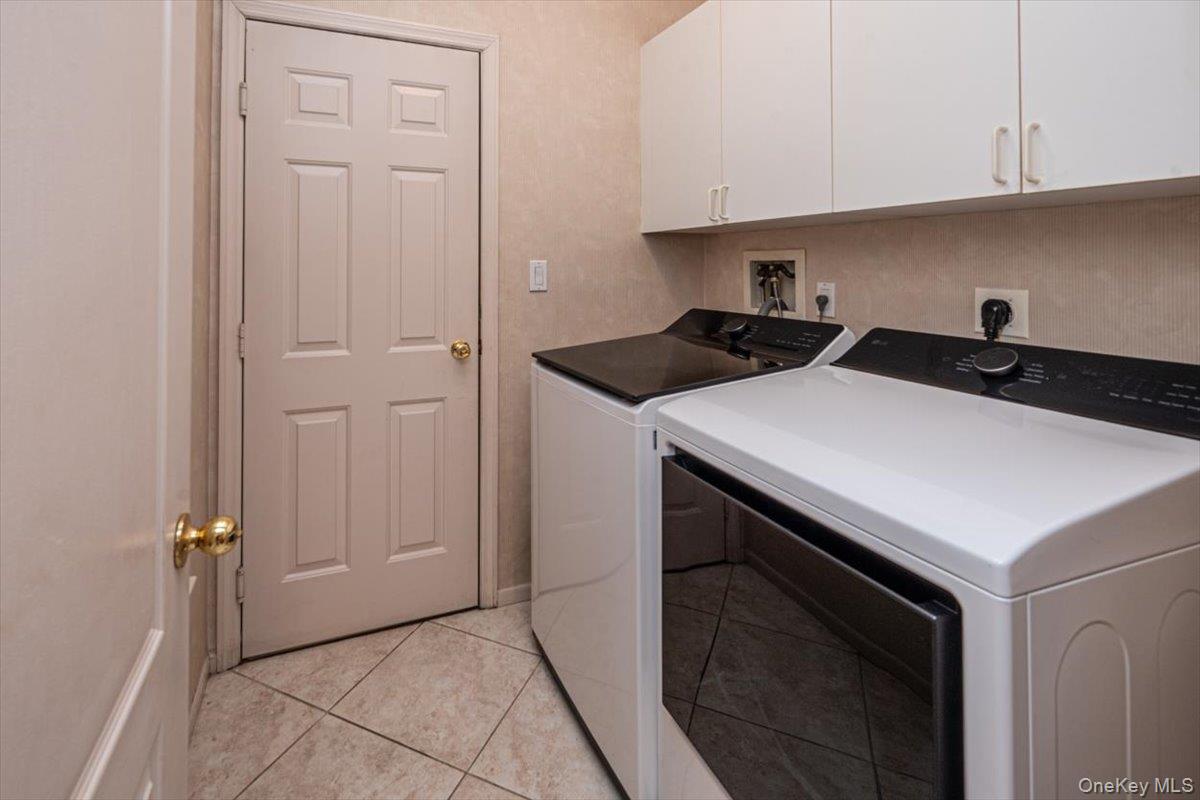 37 Windwatch Drive, Hauppauge, NY 11788