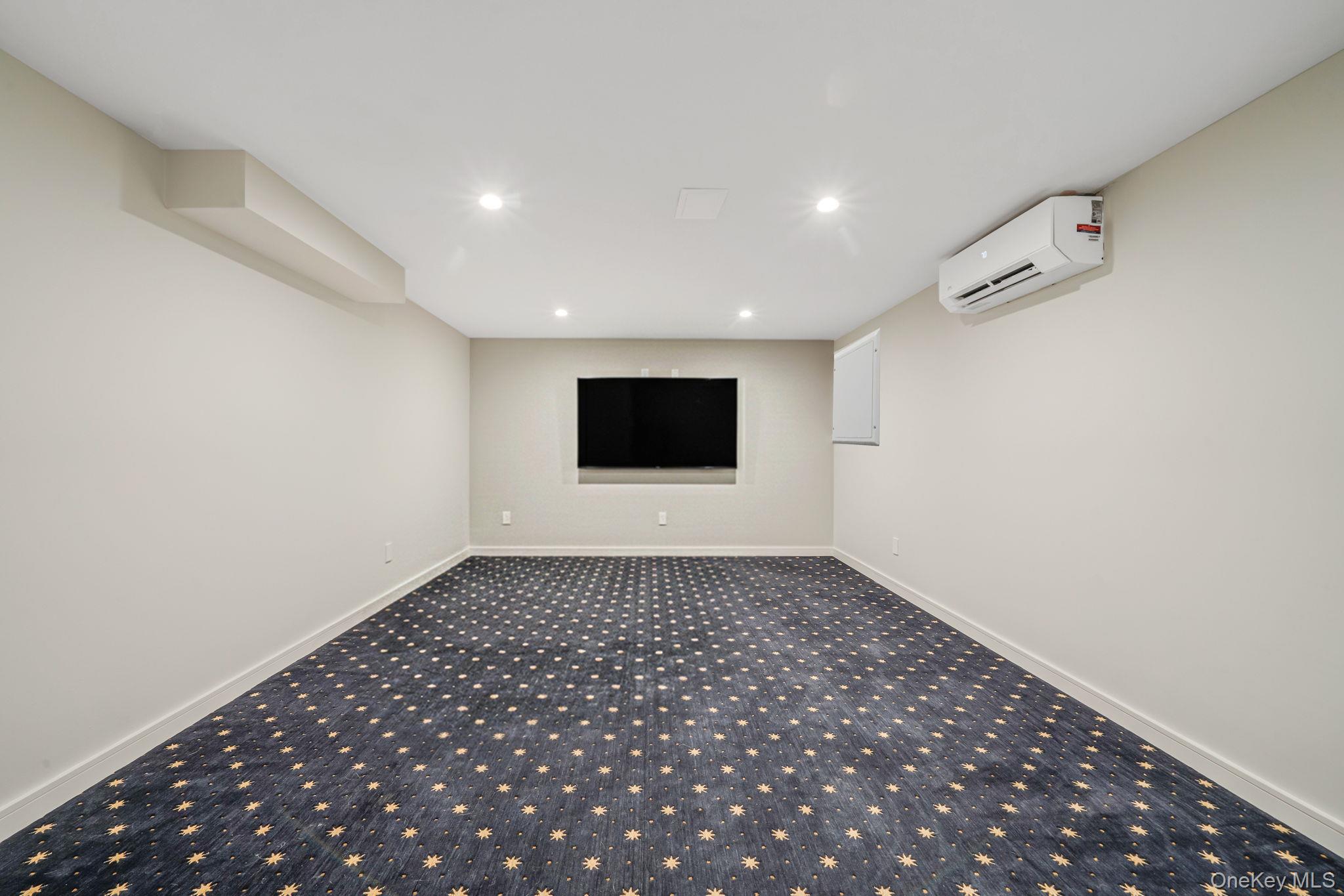 7 Sander Court, Middle Island, NY 11953