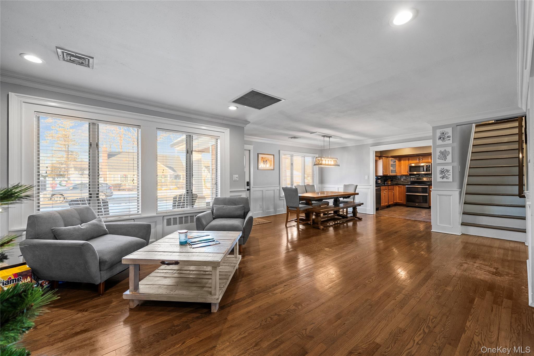 60 Pickwick Lane, North Babylon, NY 11703