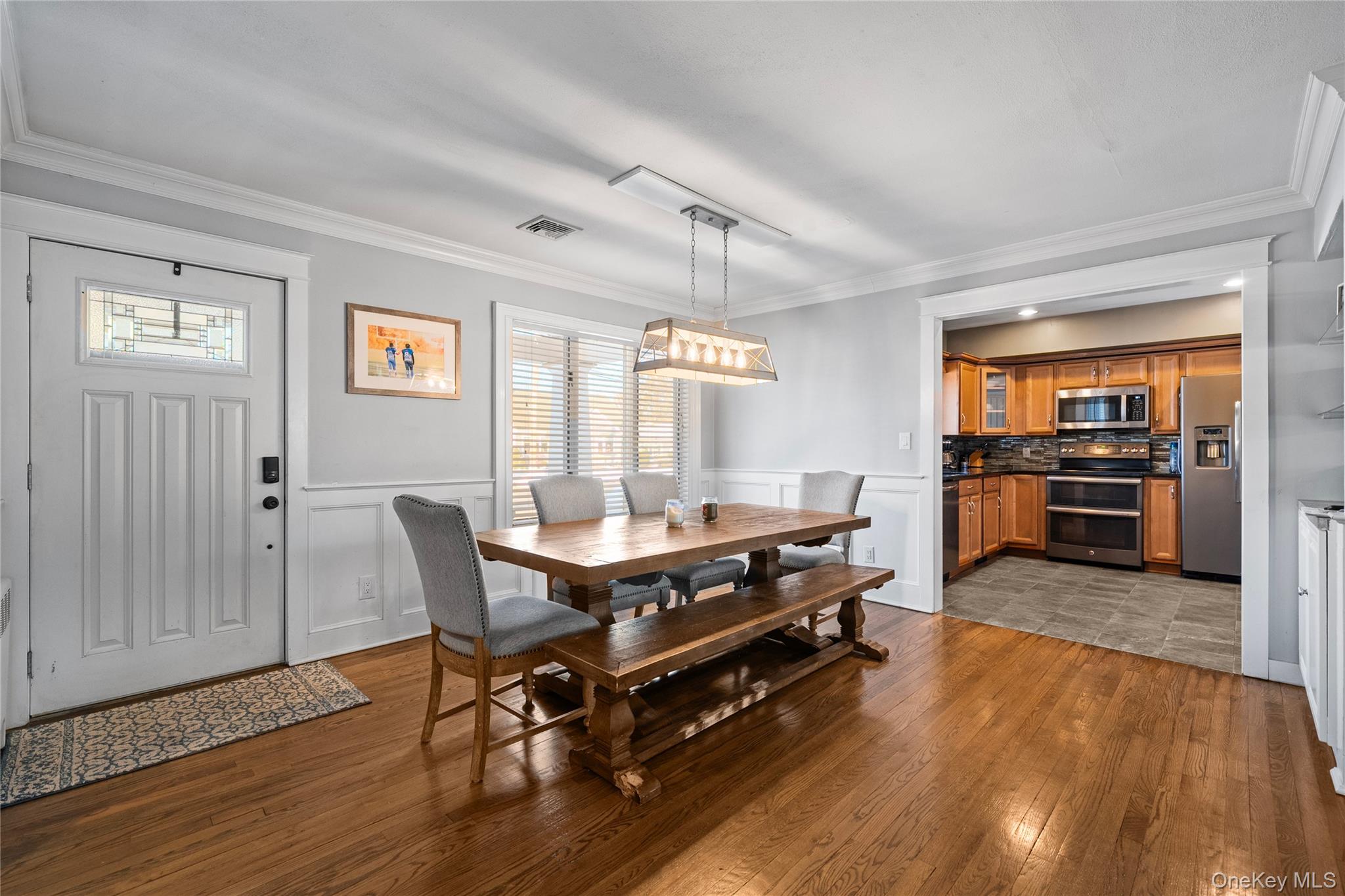 60 Pickwick Lane, North Babylon, NY 11703