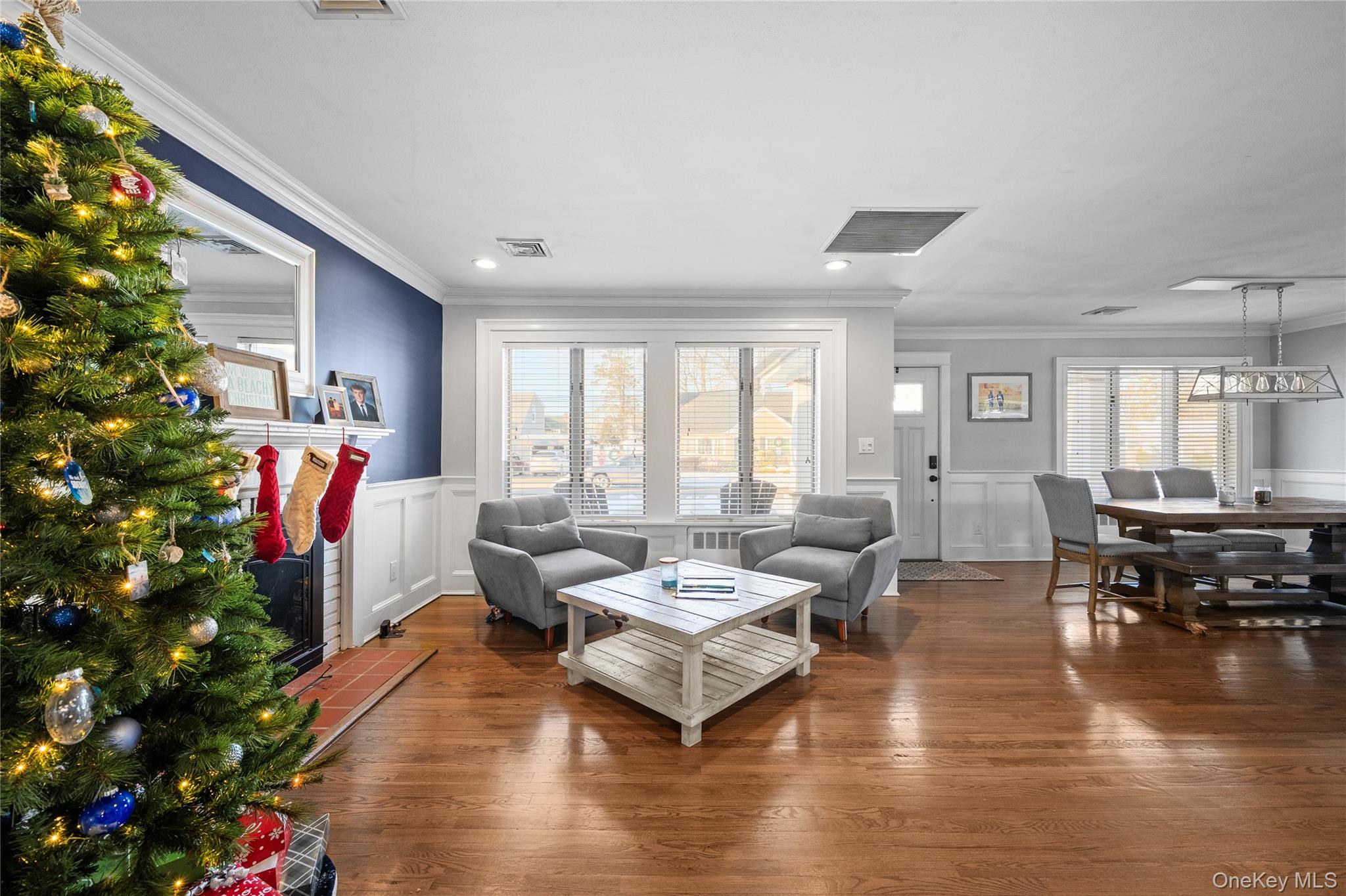 60 Pickwick Lane, North Babylon, NY 11703