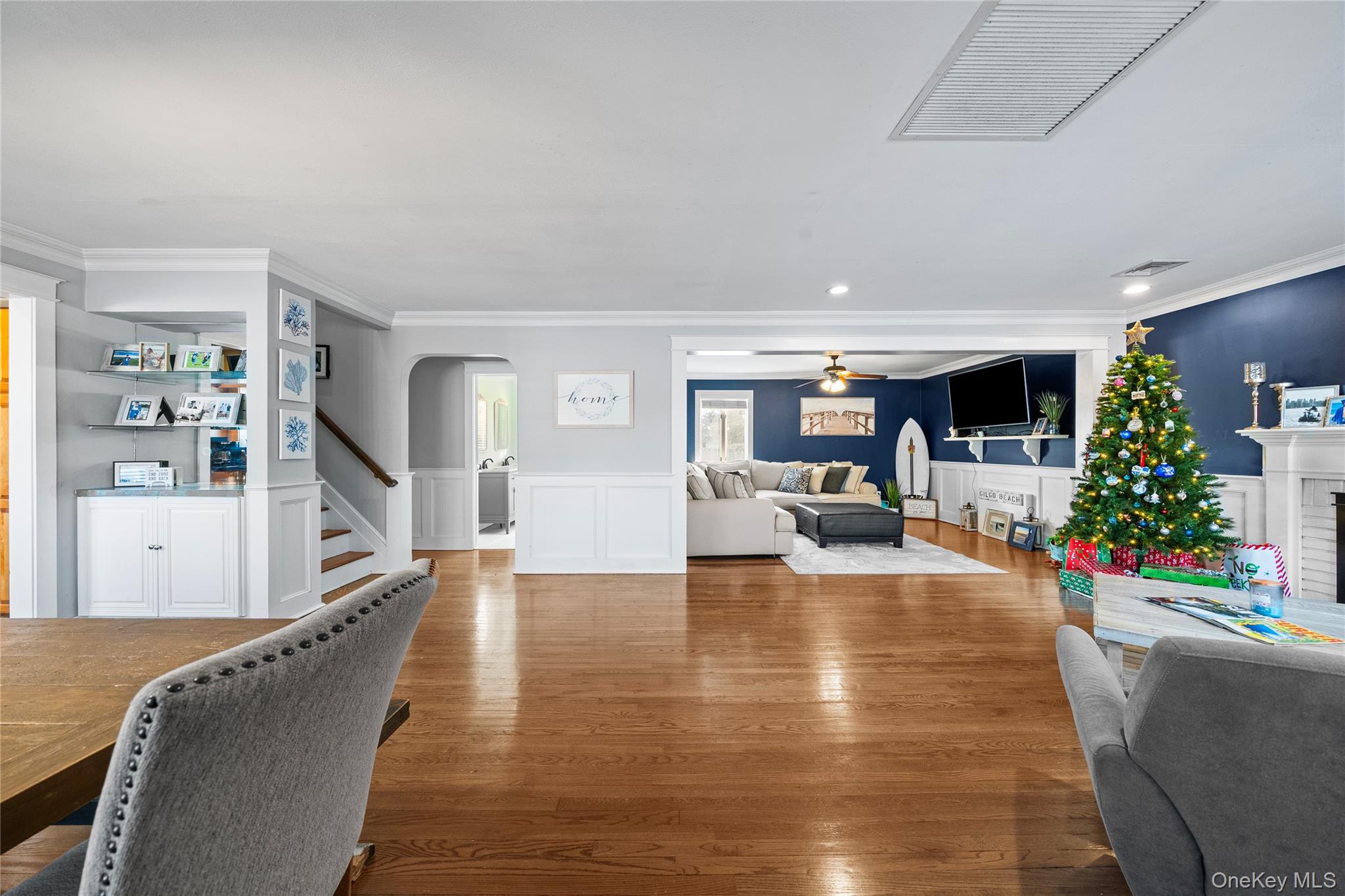 60 Pickwick Lane, North Babylon, NY 11703