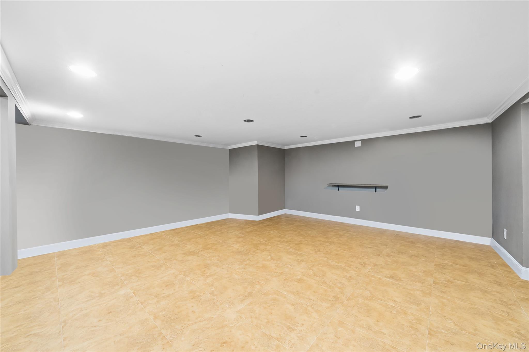 60 Pickwick Lane, North Babylon, NY 11703