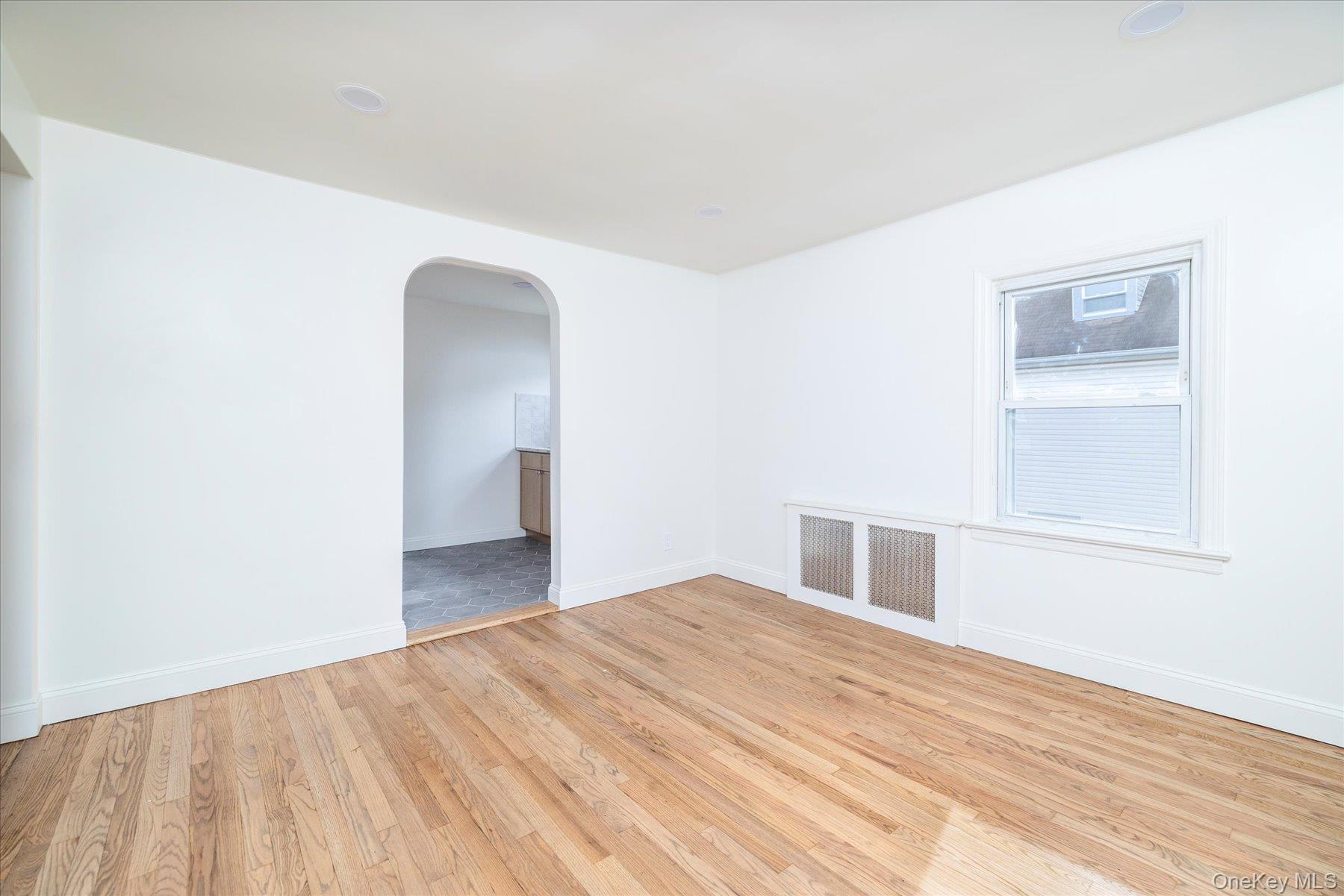 9 Hanover Place # 2nd floor unit, Rockville Centre, NY 11570