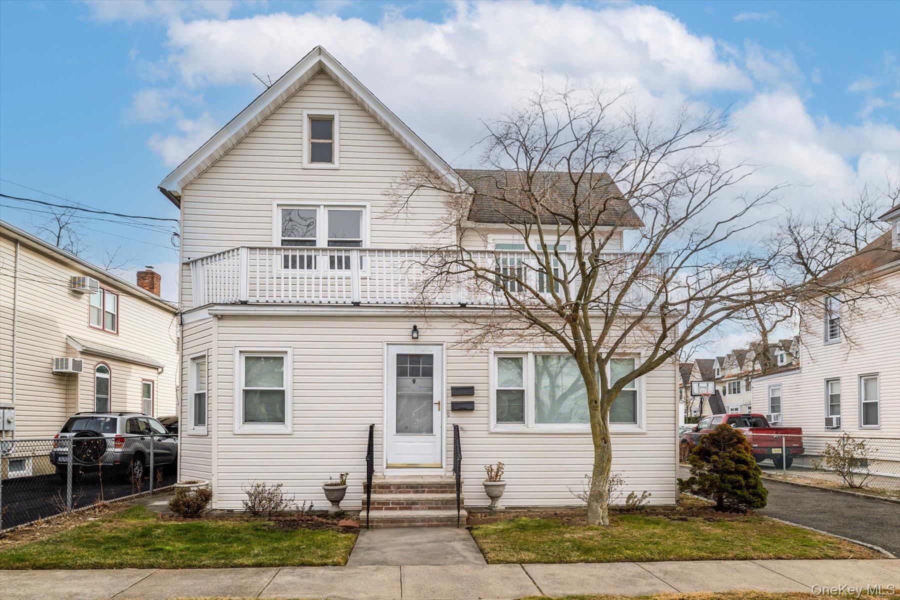 9 Hanover Place # 2nd floor unit, Rockville Centre, NY 11570