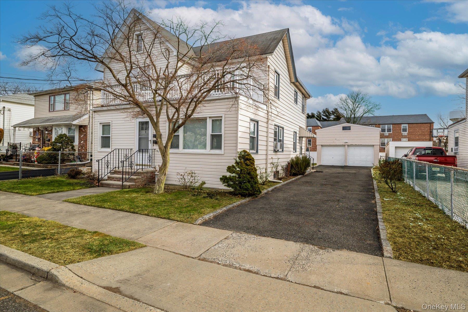 9 Hanover Place # 2nd floor unit, Rockville Centre, NY 11570