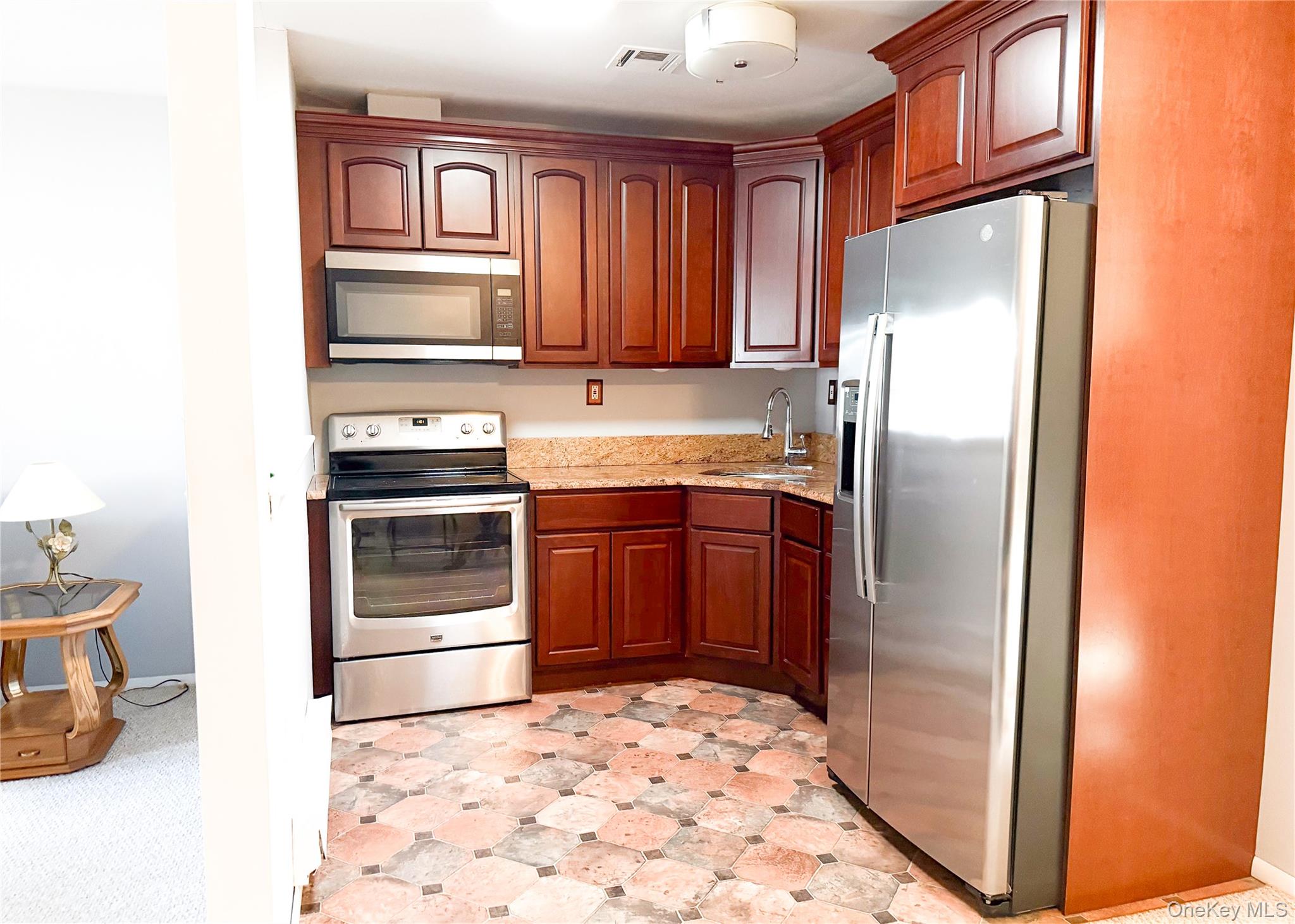 423 Woodbridge Drive # B, Ridge, NY 11961