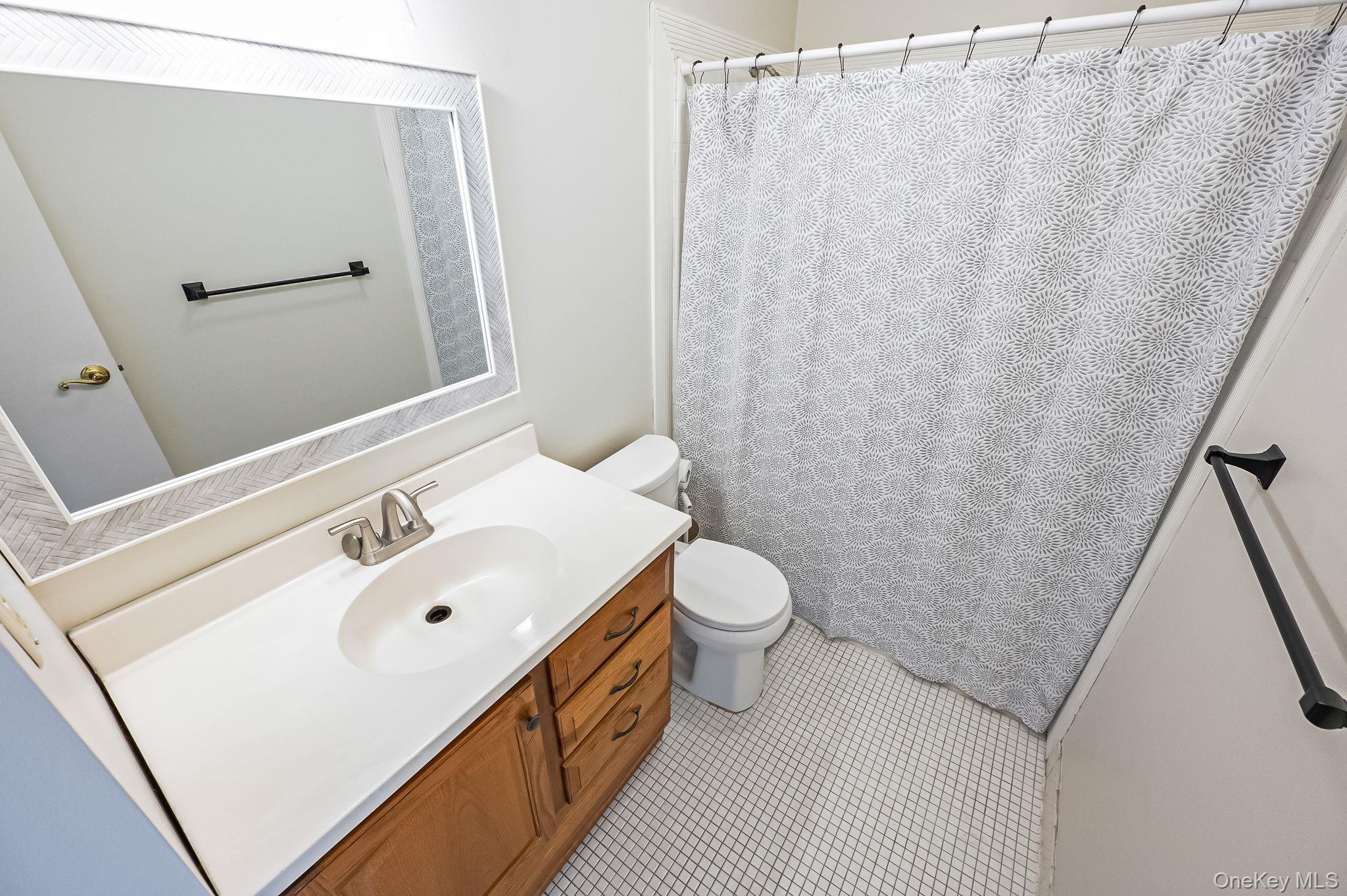 423 Woodbridge Drive # B, Ridge, NY 11961