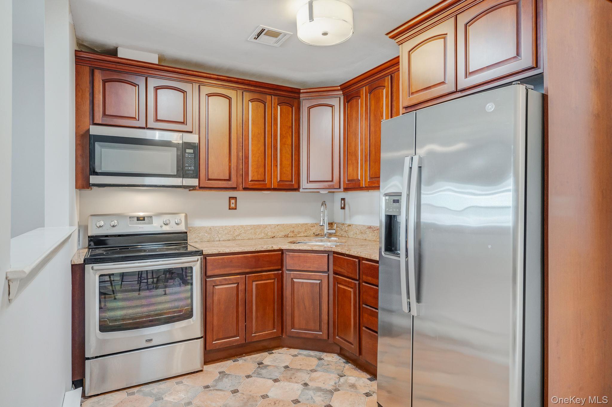 423 Woodbridge Drive # B, Ridge, NY 11961