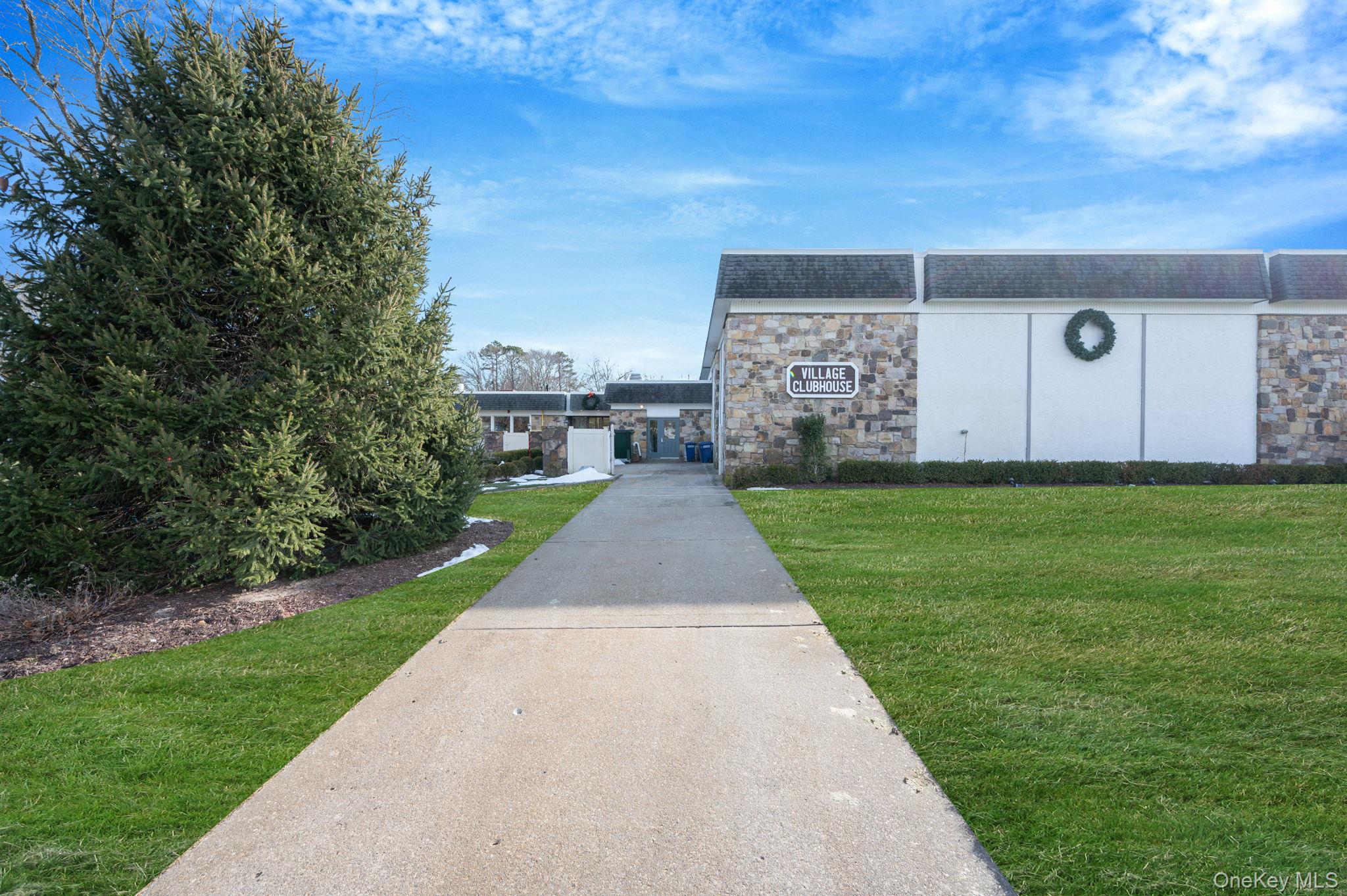 423 Woodbridge Drive # B, Ridge, NY 11961