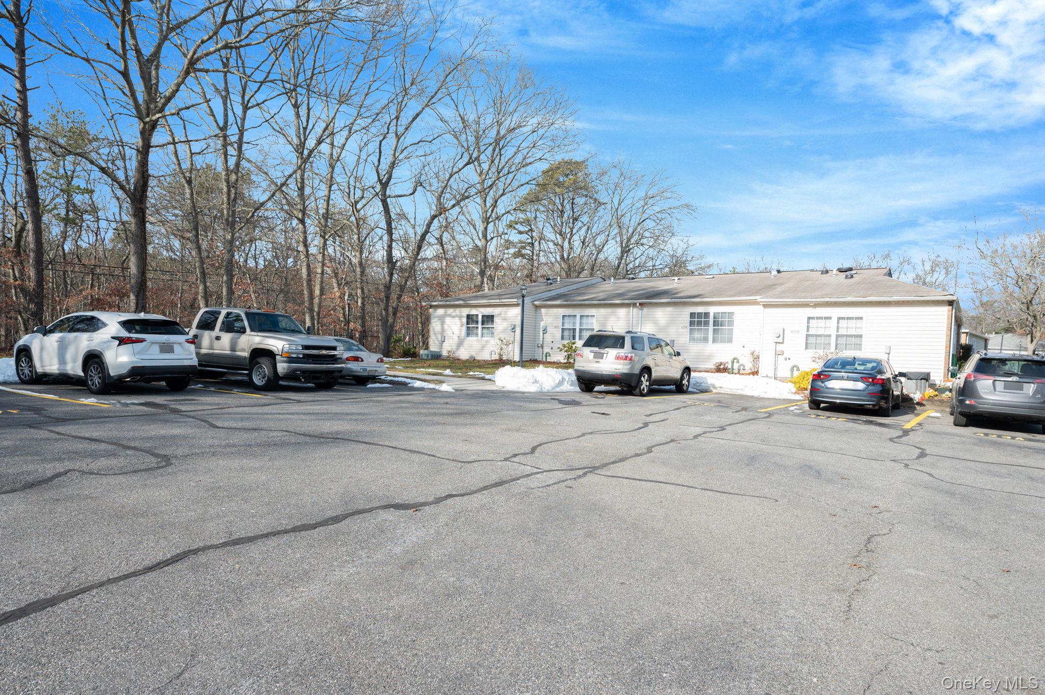 423 Woodbridge Drive # B, Ridge, NY 11961