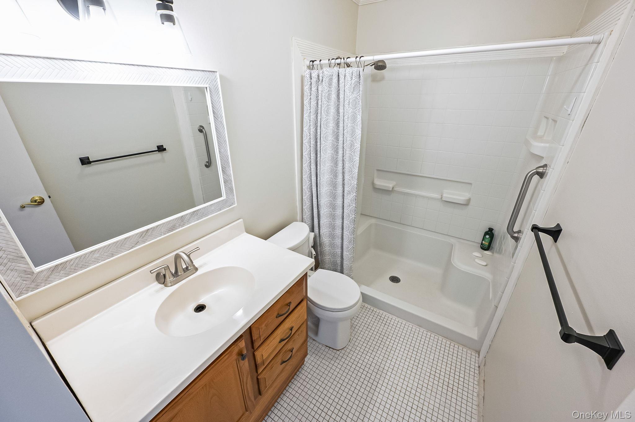 423 Woodbridge Drive # B, Ridge, NY 11961