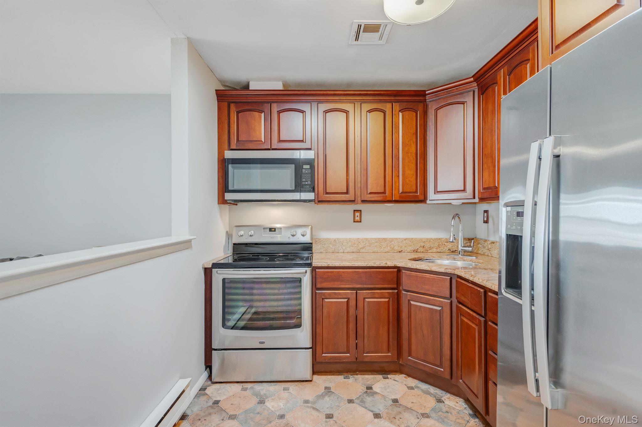 423 Woodbridge Drive # B, Ridge, NY 11961