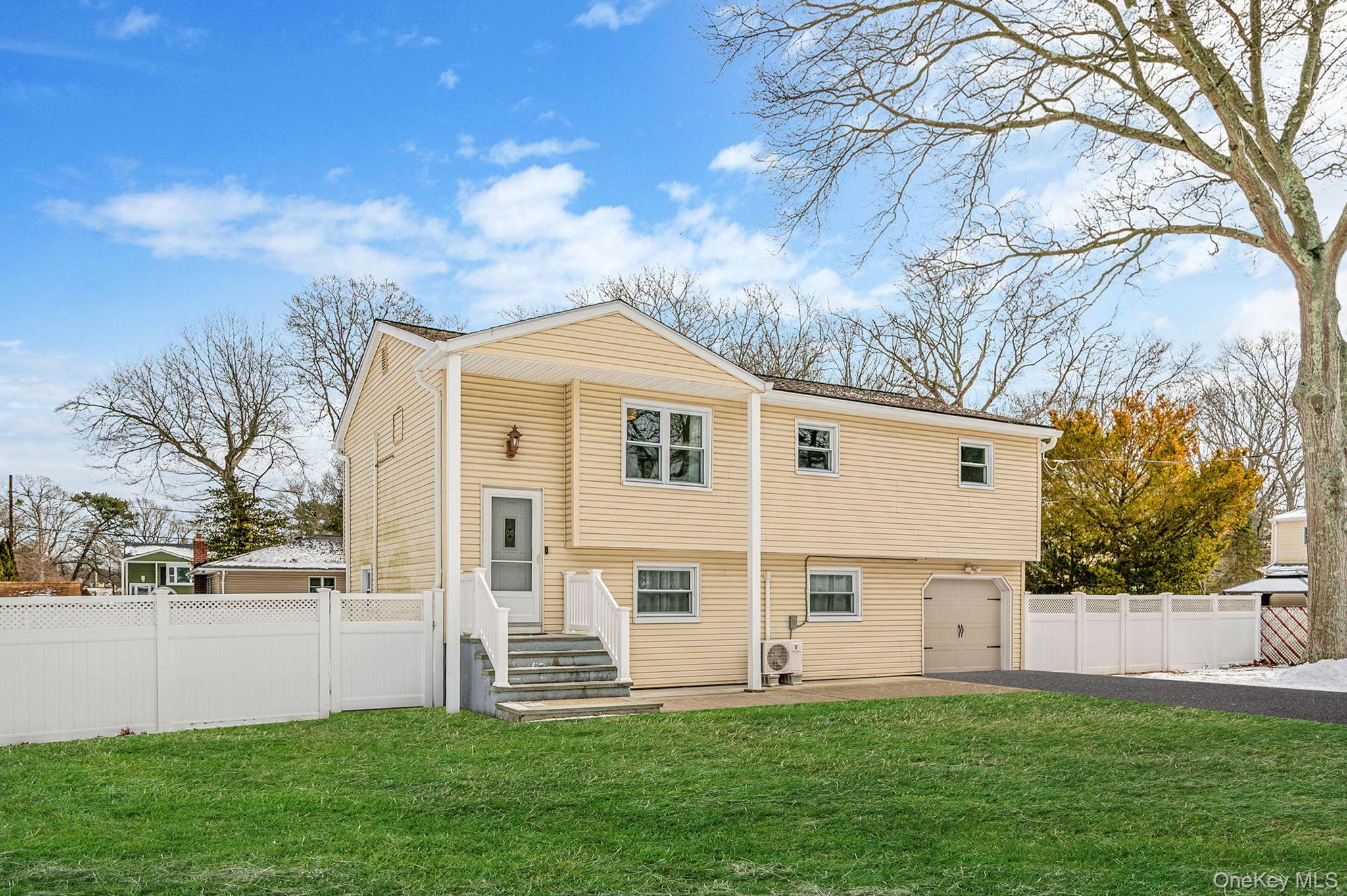 1663 Claas Avenue, Holbrook, NY 11741