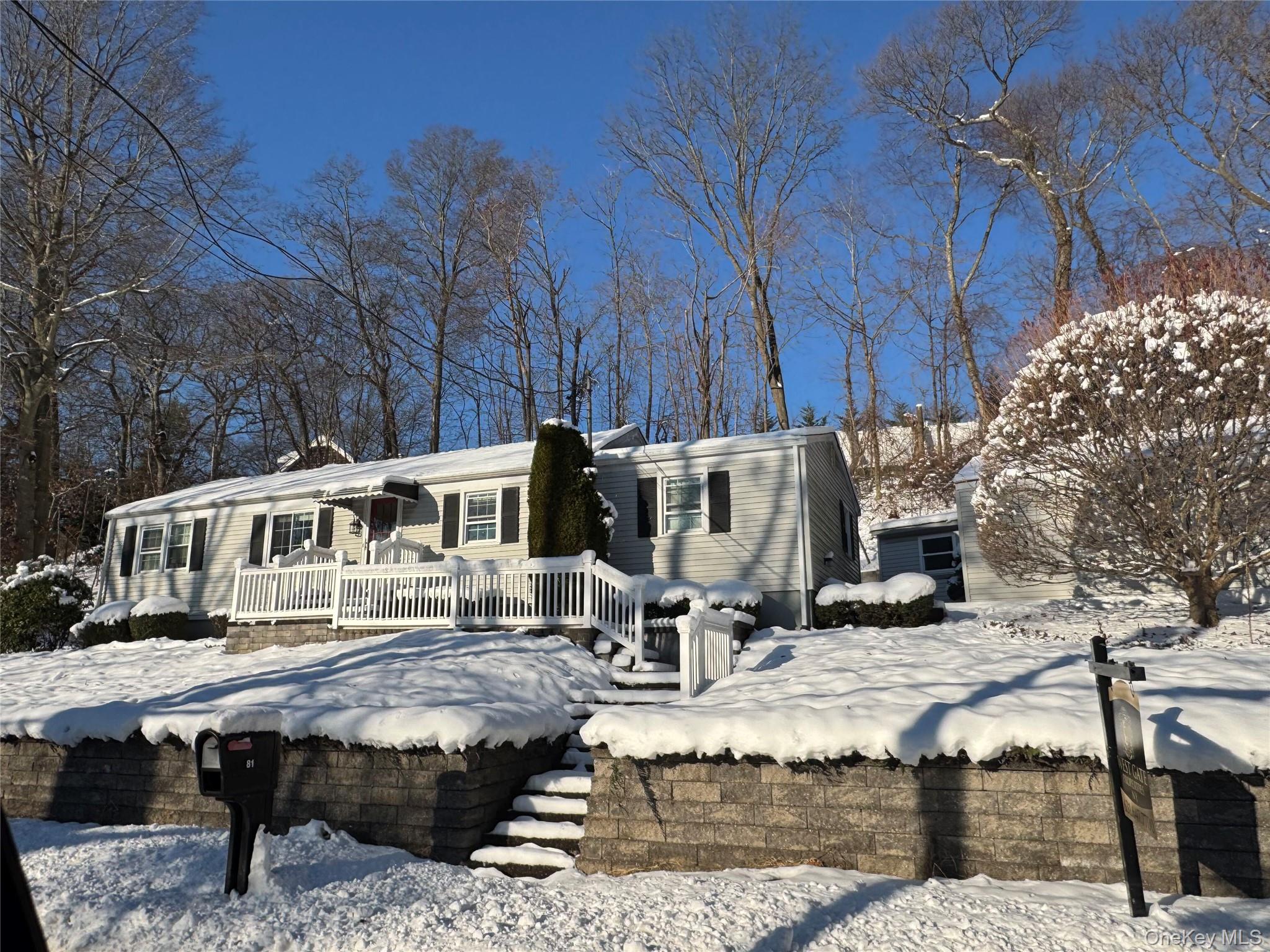 81 Oakside Road, Smithtown, NY 11787