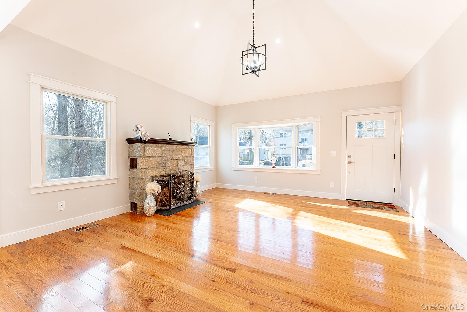 8 Overlook Court, Cortlandt Manor, NY 10567