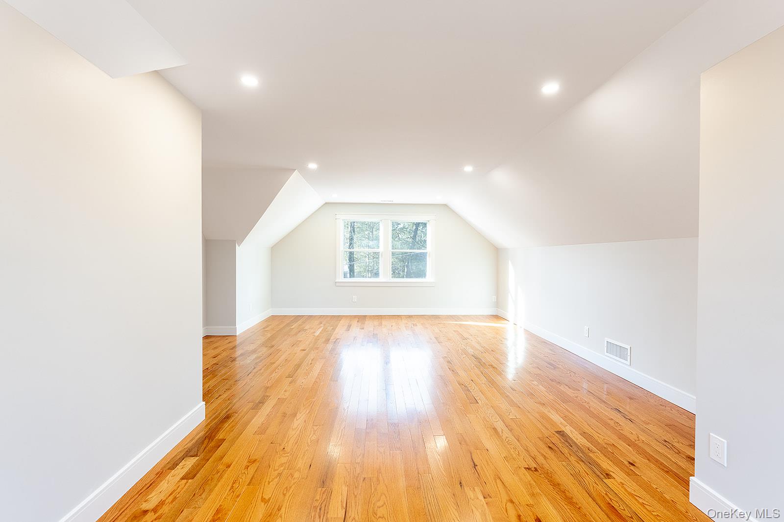 8 Overlook Court, Cortlandt Manor, NY 10567