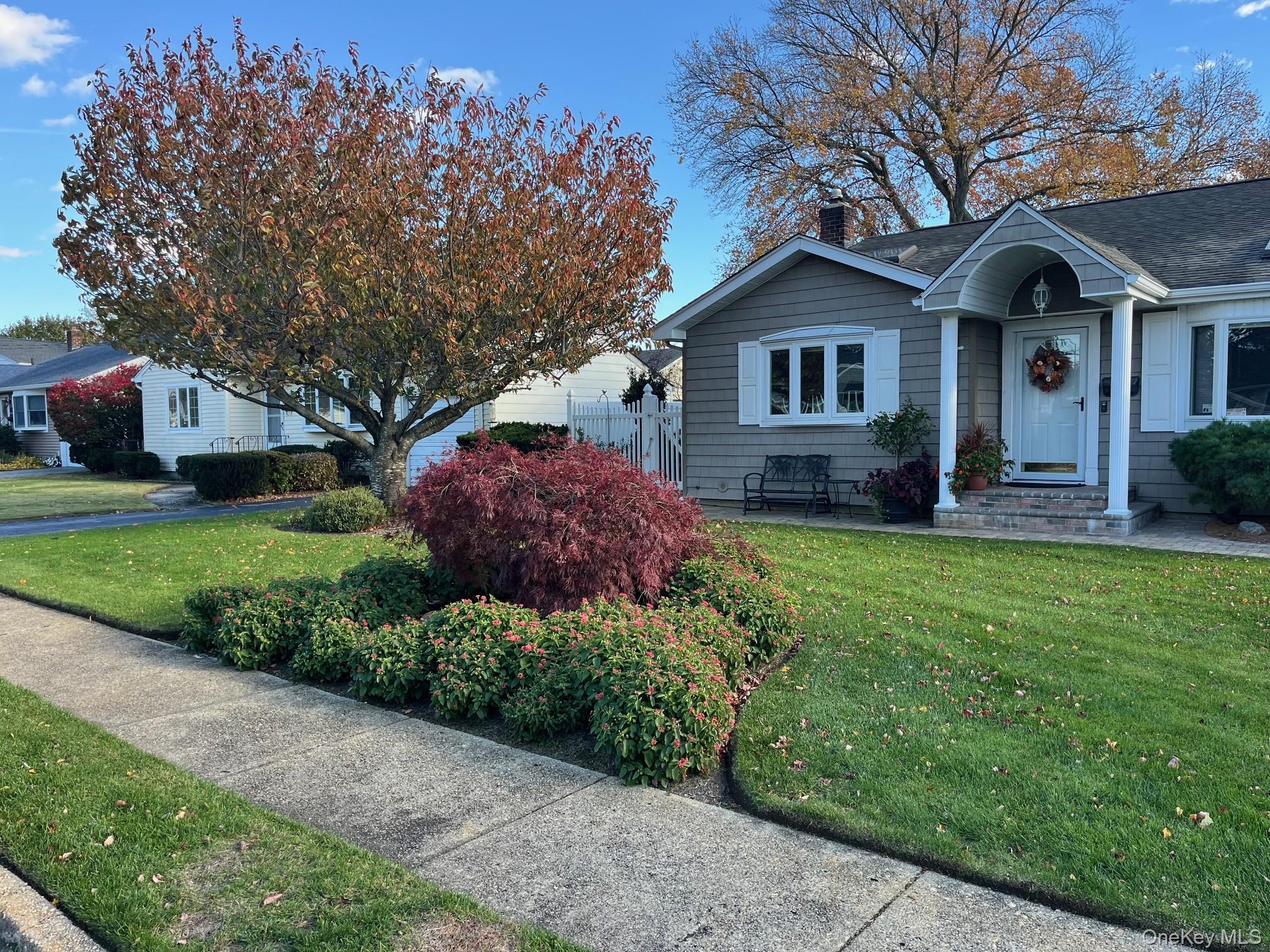 12 Ida Lane, North Babylon, NY 11703