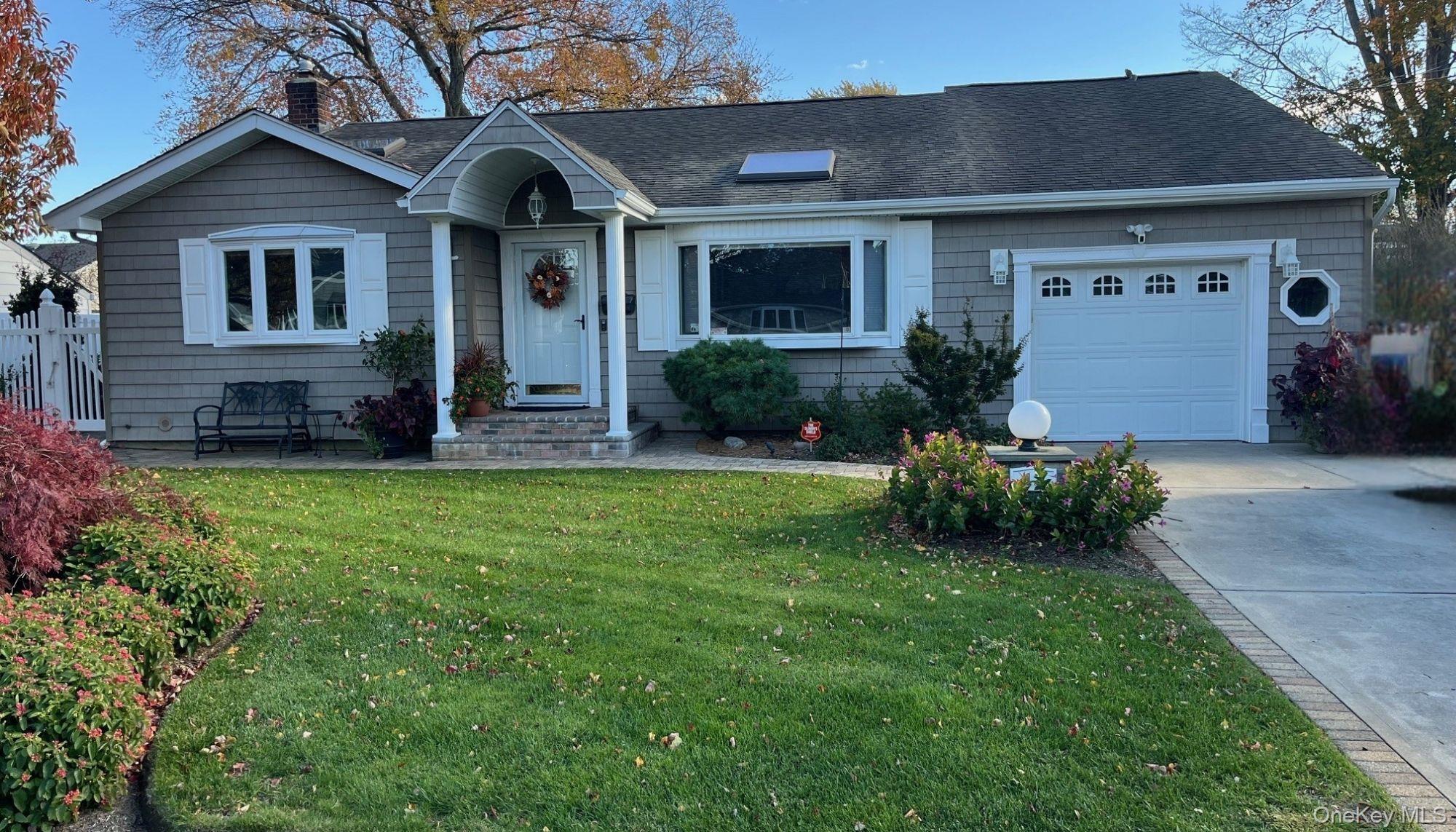 12 Ida Lane, North Babylon, NY 11703