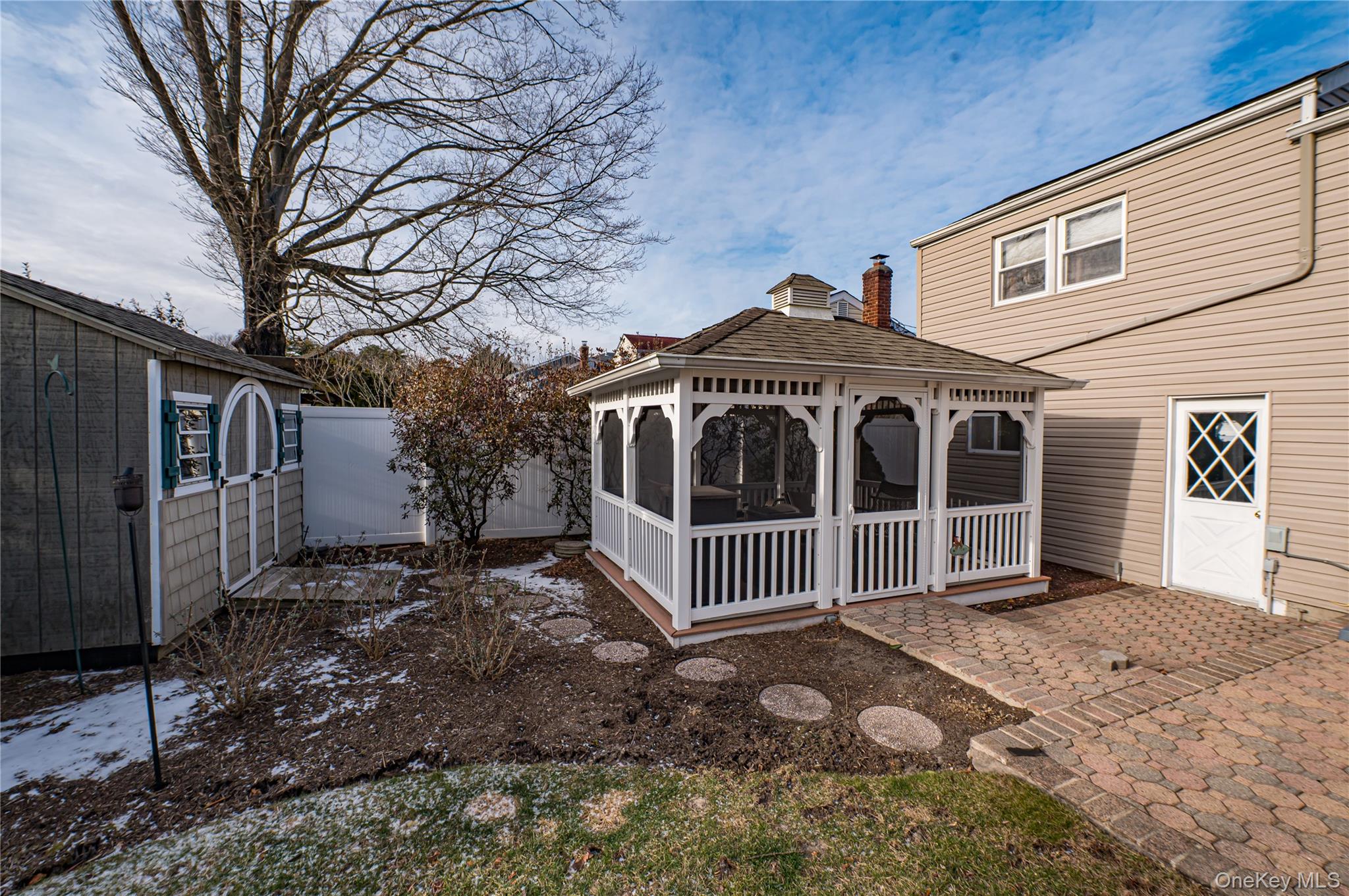 12 Ida Lane, North Babylon, NY 11703