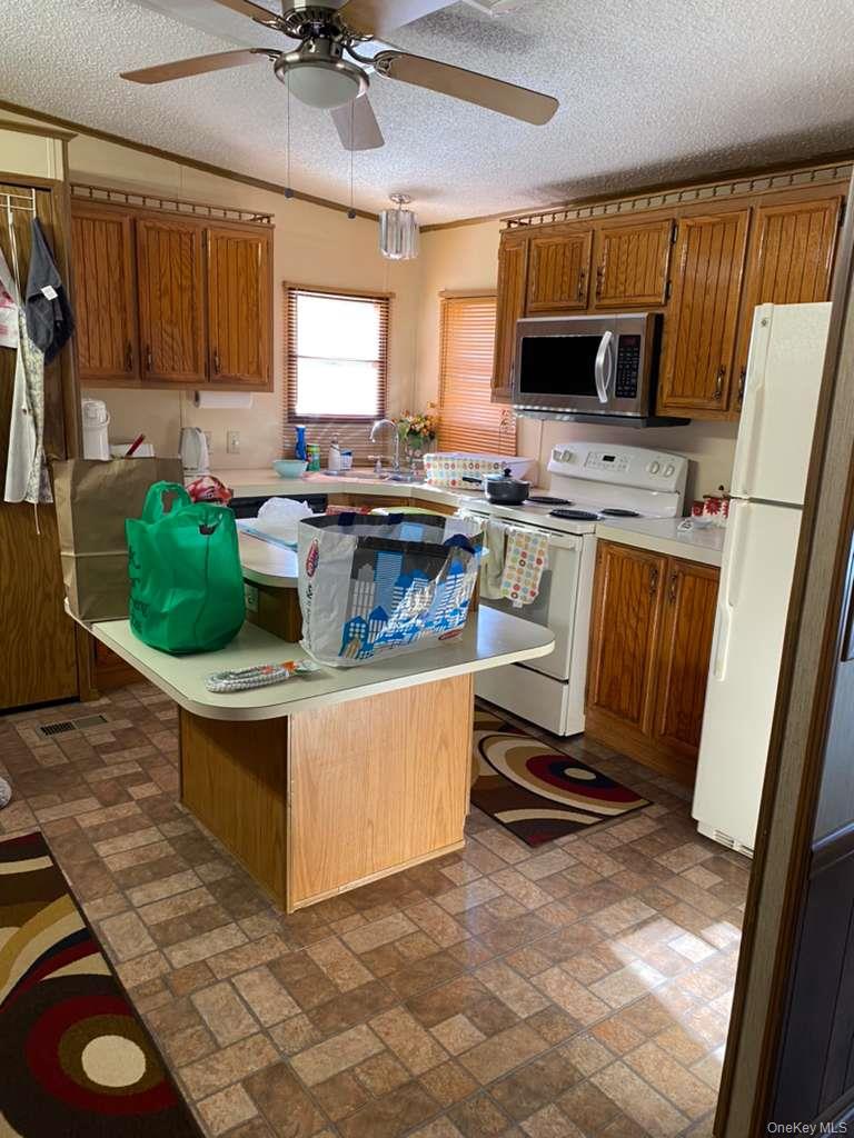 10 Dartmouth Court, Loch Sheldrake, NY 12759