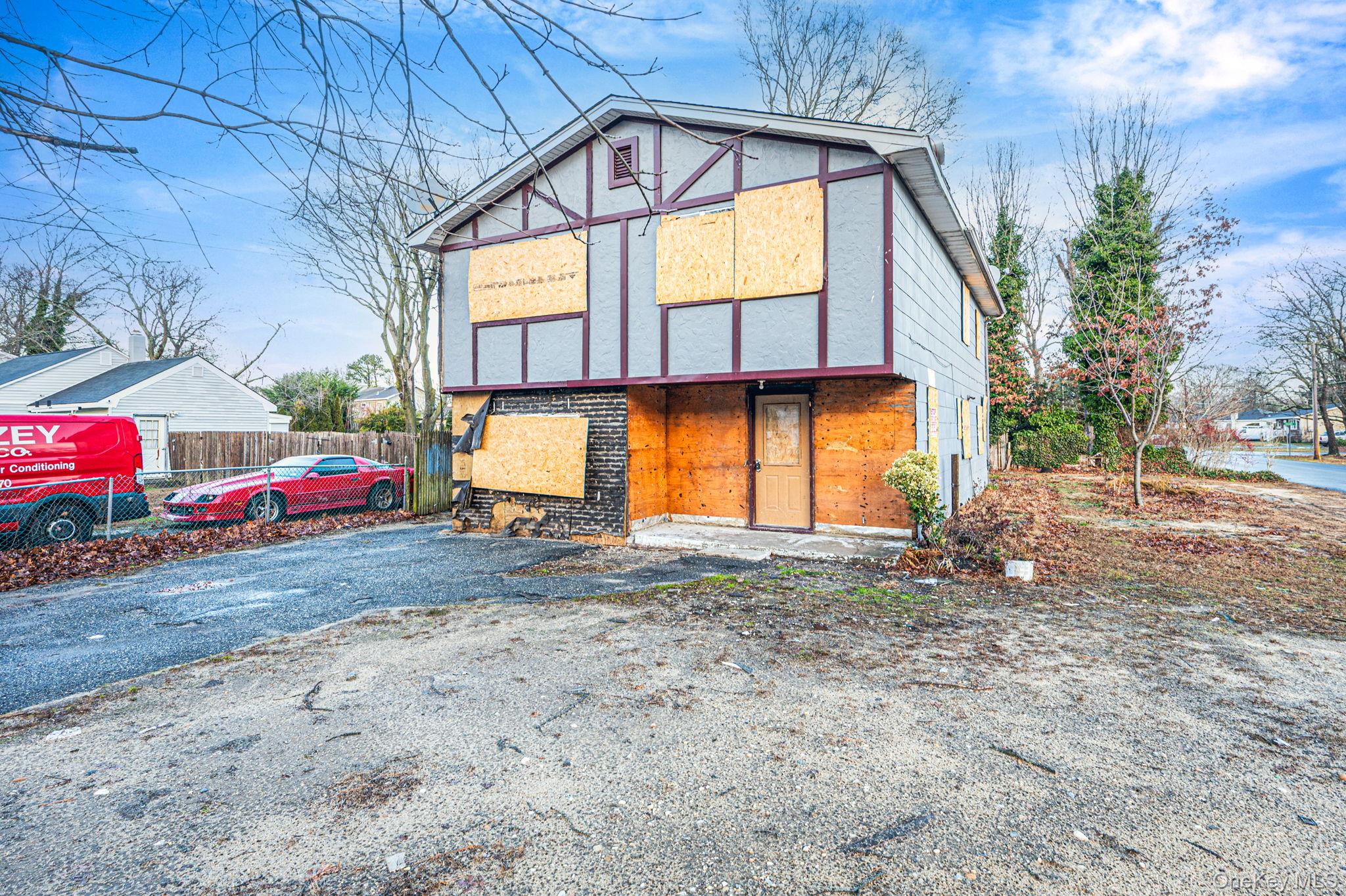 53 Hounslow Road, Shirley, NY 11967