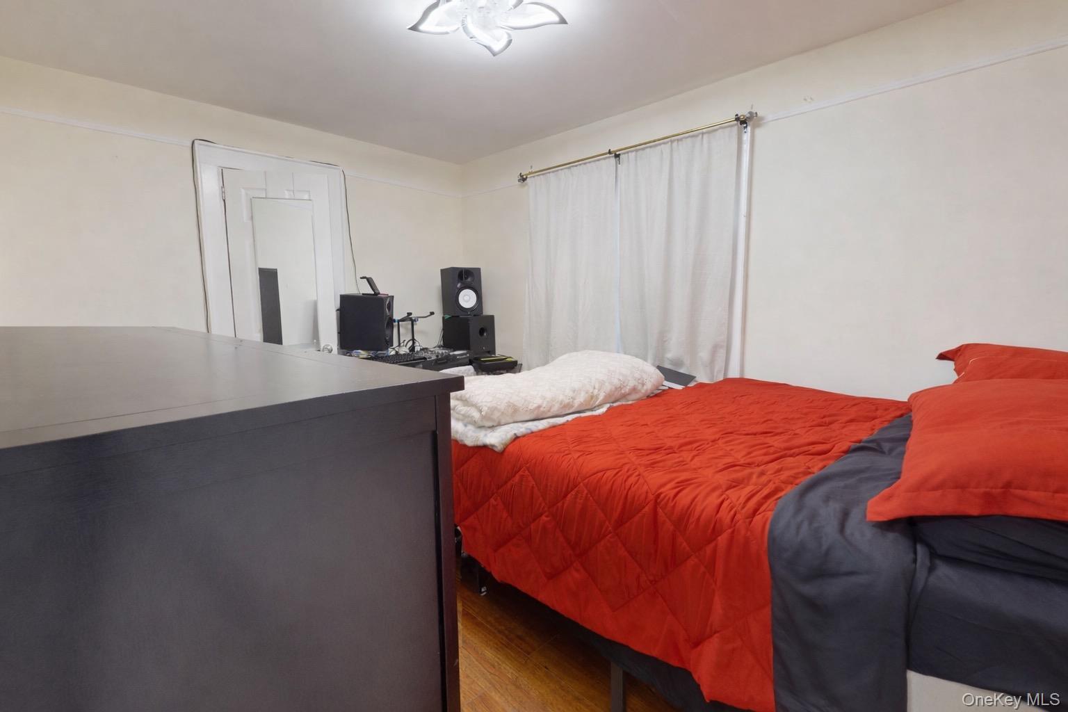 9456 199th Street, Hollis, NY 11423