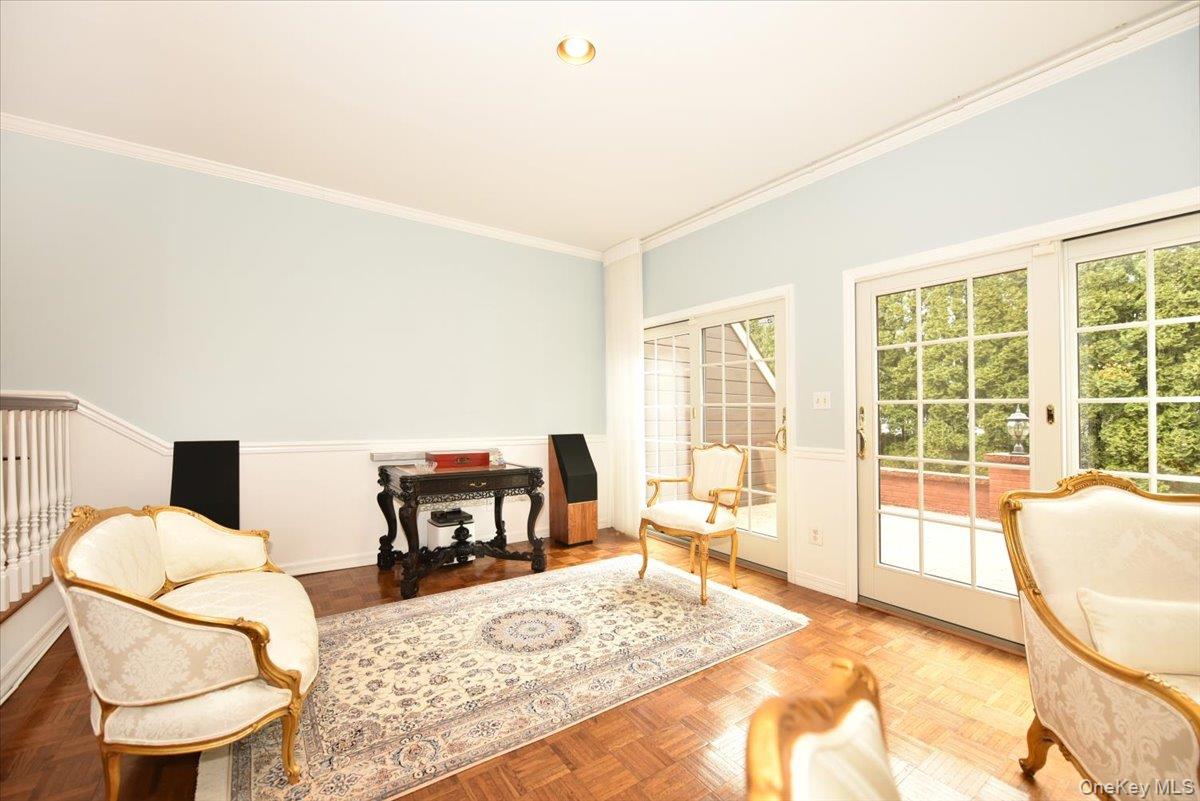 10 Southgate Circle, Massapequa Park, NY 11762