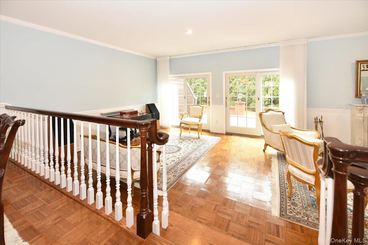 10 Southgate Circle, Massapequa Park, NY 11762