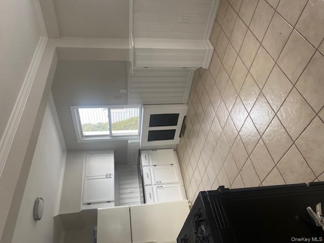 12 Bayview Avenue, Bayville, NY 11709