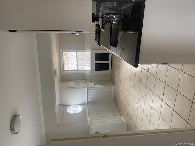 12 Bayview Avenue, Bayville, NY 11709