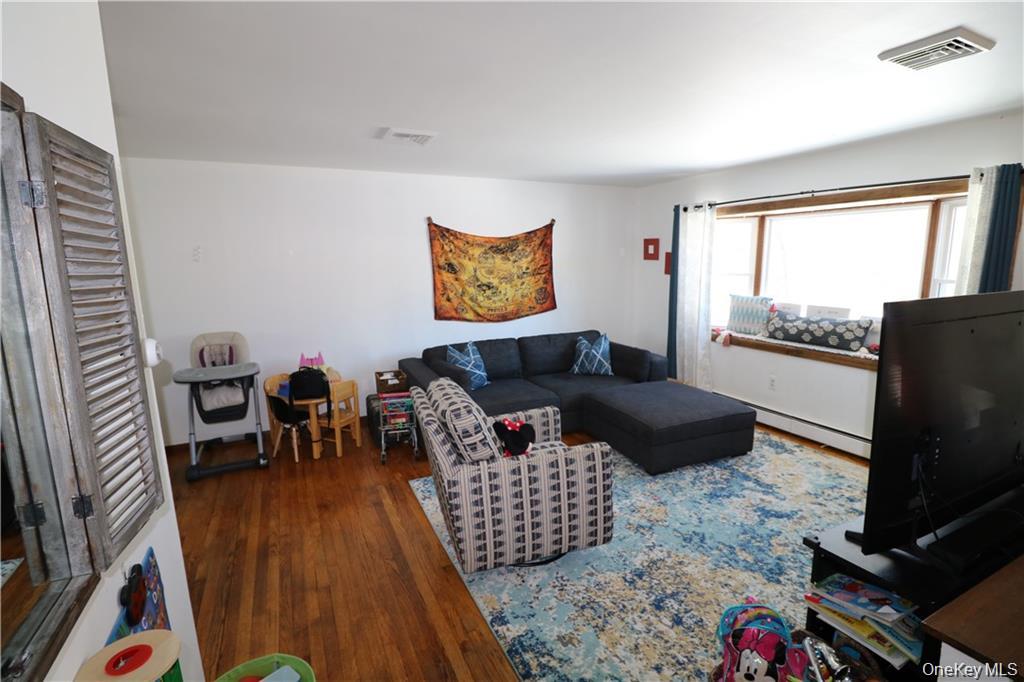 12 Round Lake Avenue, Monroe, NY 10950