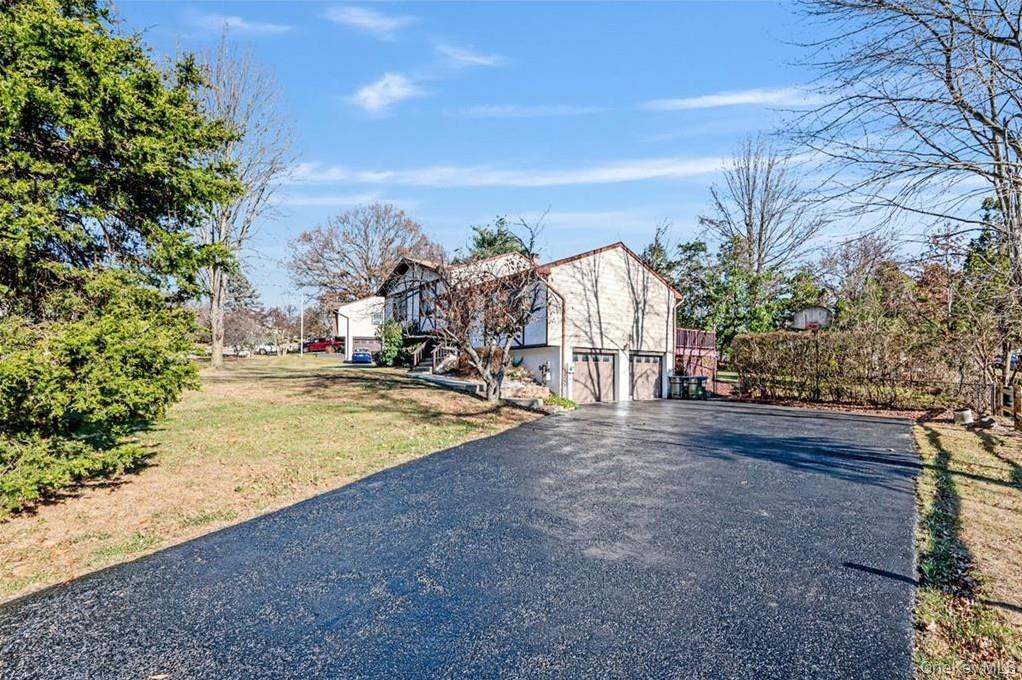 93 Capital Drive, Washingtonville, NY 10992